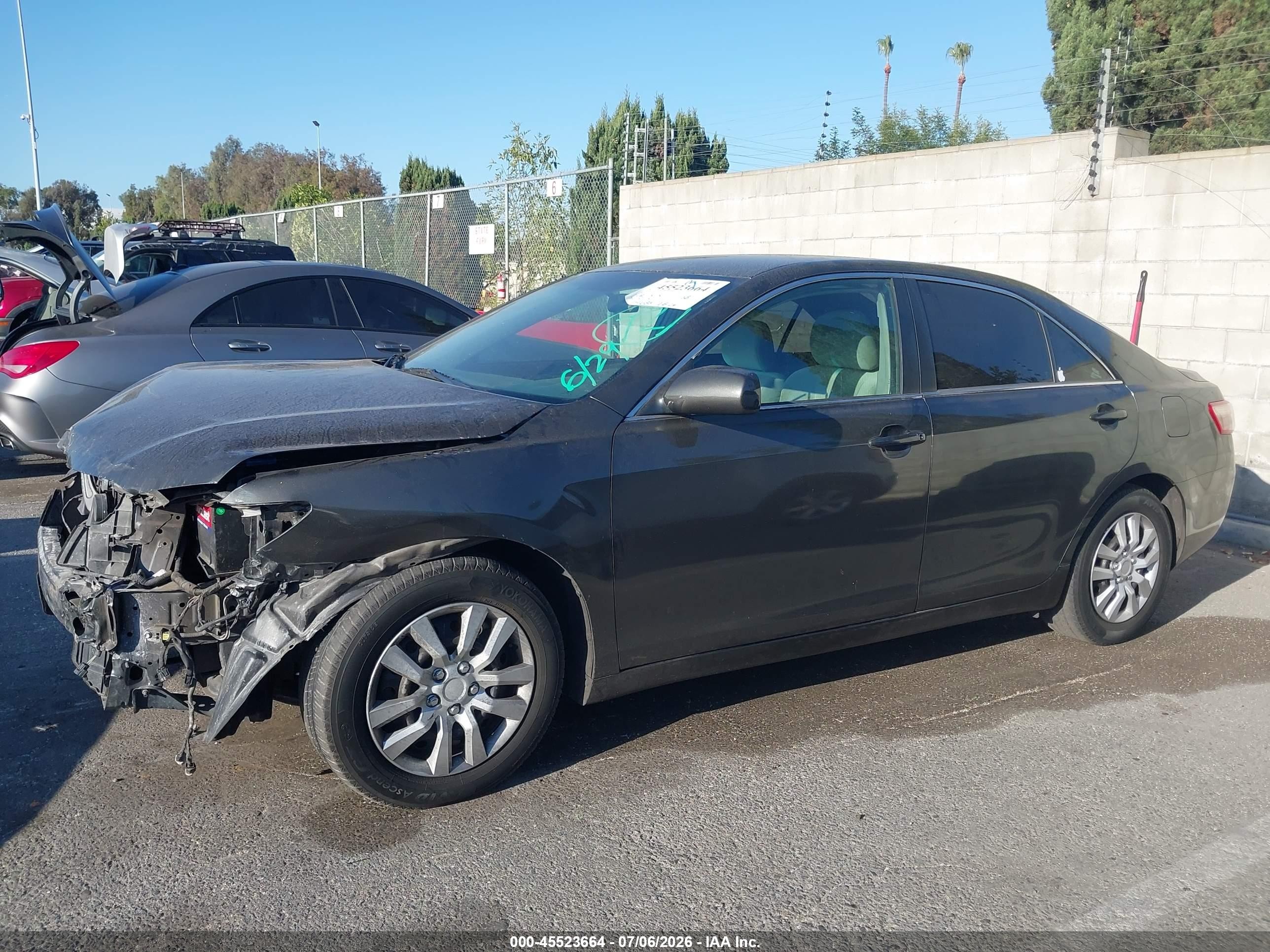 2009 Toyota Camry Le Gray vin: 4T4BE46K99R114712