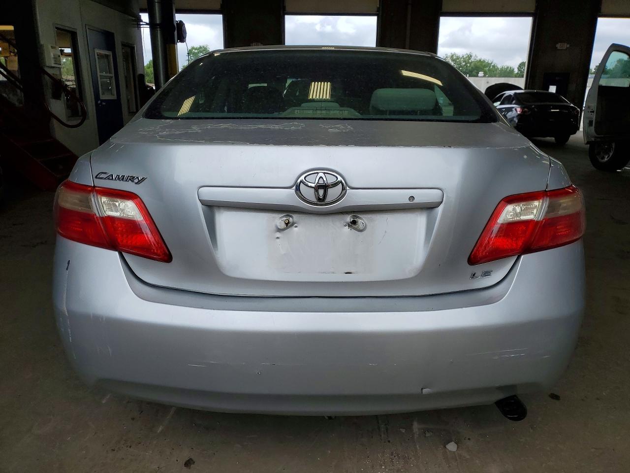 2009 Toyota Camry Le Silver vin: 4T4BE46K99R120042