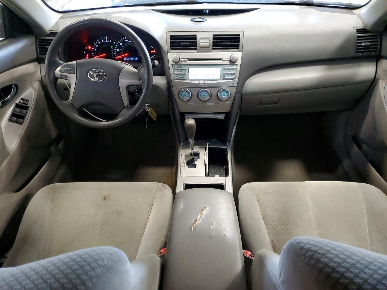 2009 Toyota Camry Le Silver vin: 4T4BE46K99R120042