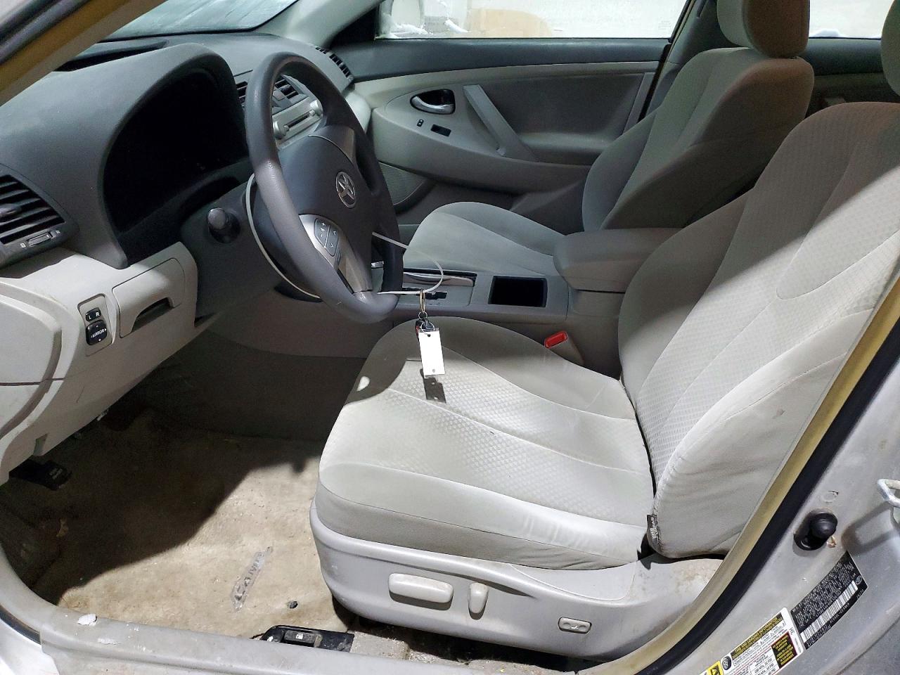 2009 Toyota Camry Le Silver vin: 4T4BE46K99R130103