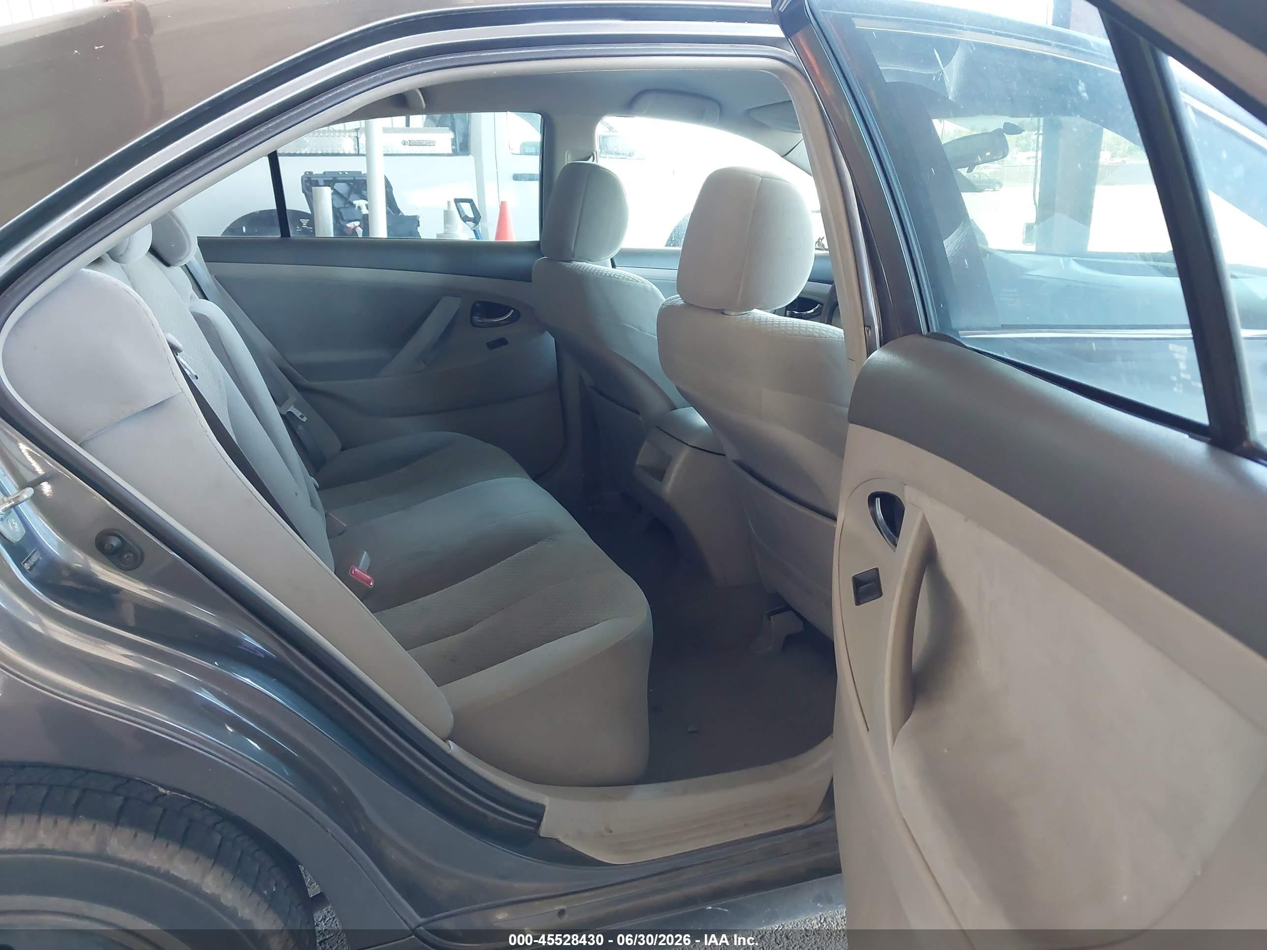 2008 Toyota Camry Le Gray vin: 4T4BE46KX8R038531