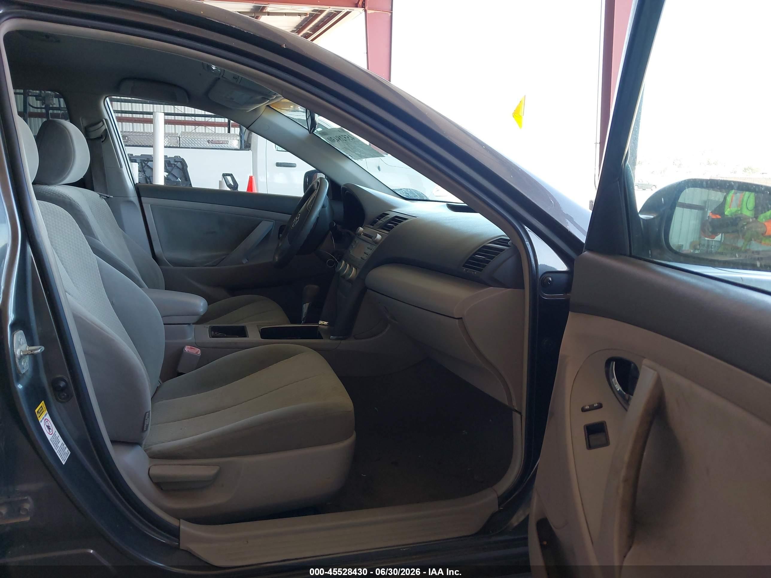 2008 Toyota Camry Le Gray vin: 4T4BE46KX8R038531