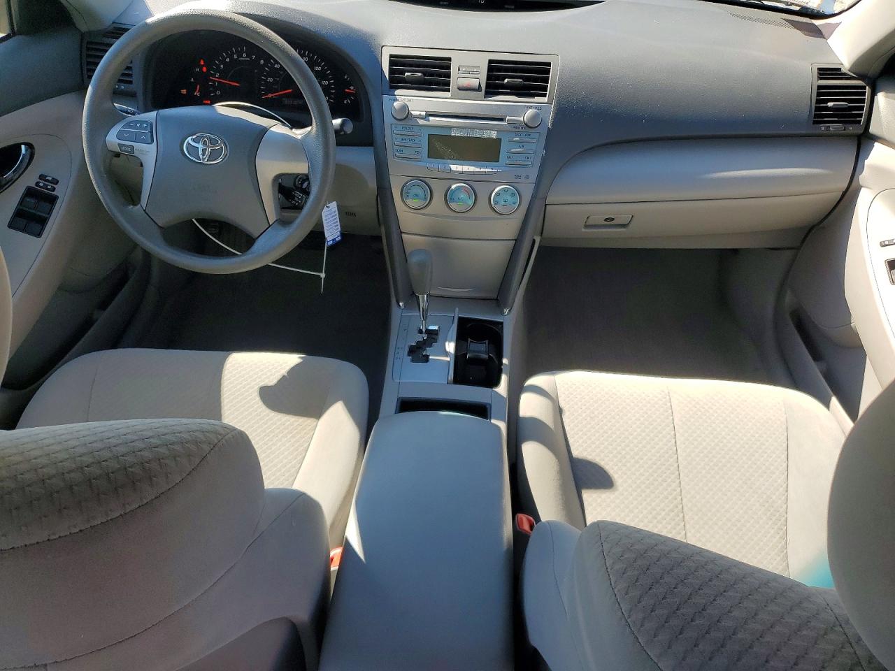 2009 Toyota Camry Le Серебряный vin: 4T4BE46KX9R058652