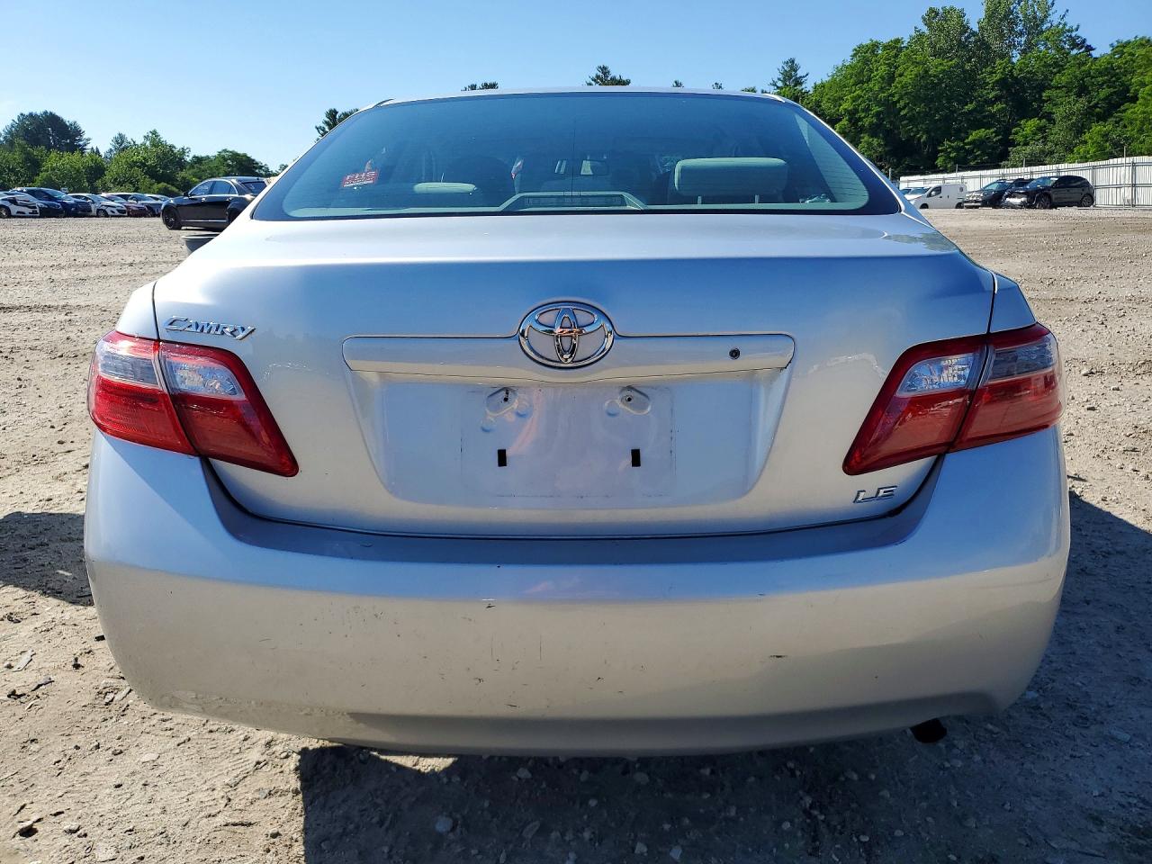 2009 Toyota Camry Le Серебряный vin: 4T4BE46KX9R058652