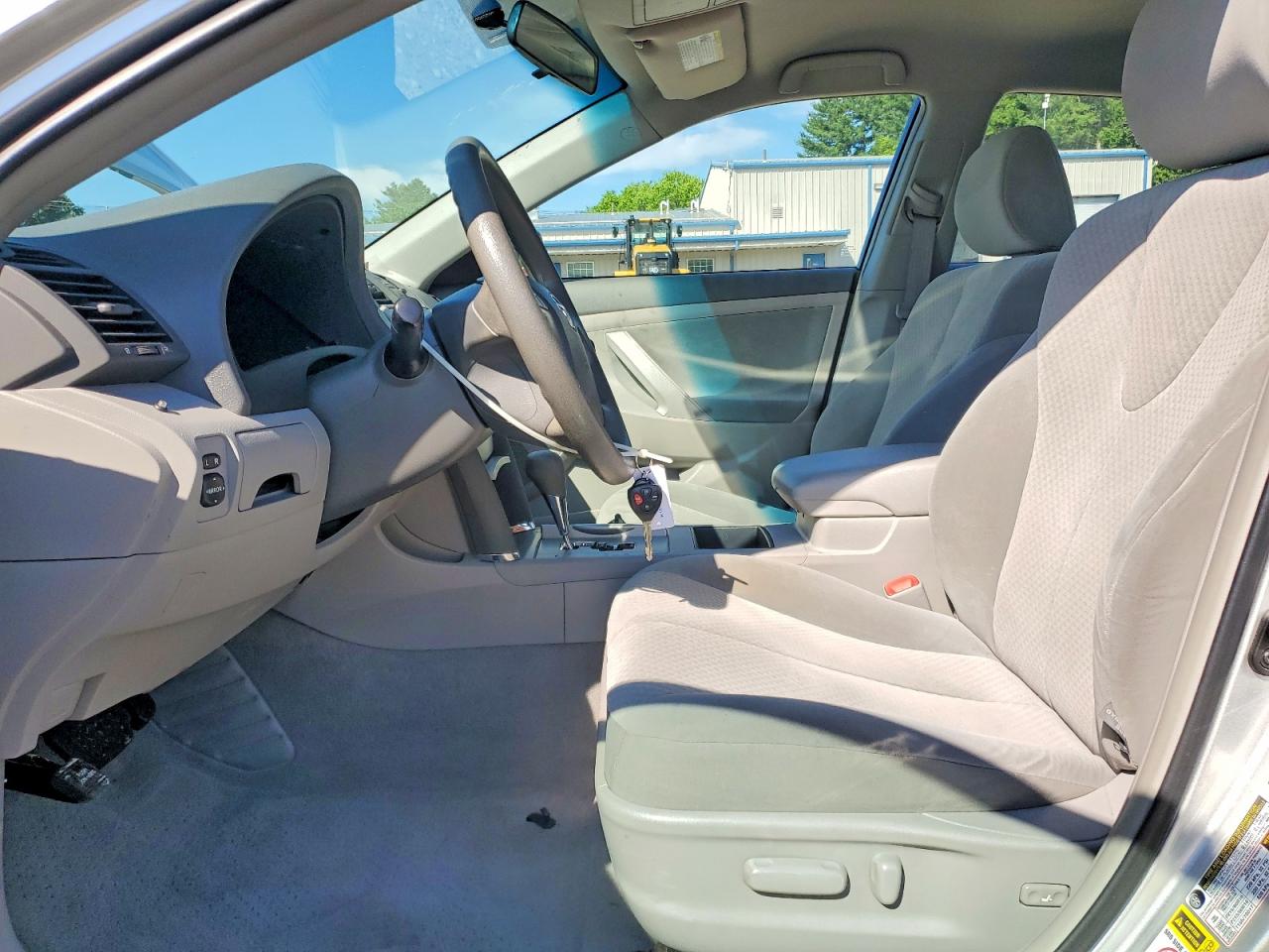 2009 Toyota Camry Le Серебряный vin: 4T4BE46KX9R058652