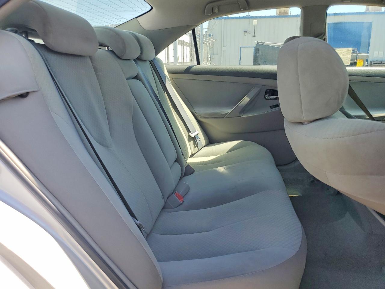 2009 Toyota Camry Base Silver vin: 4T4BE46KX9R068548