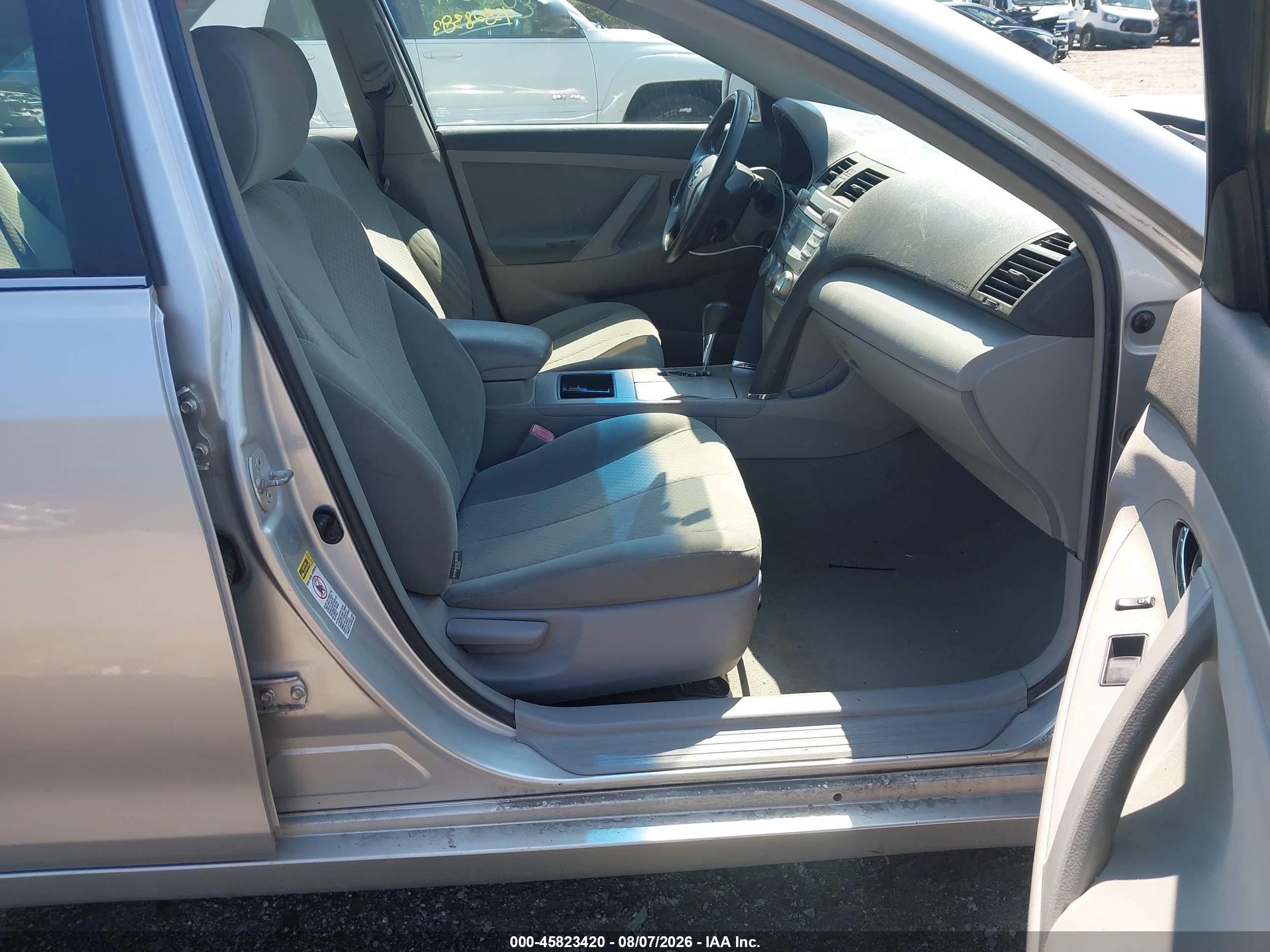 2009 Toyota Camry Le Silver vin: 4T4BE46KX9R087844