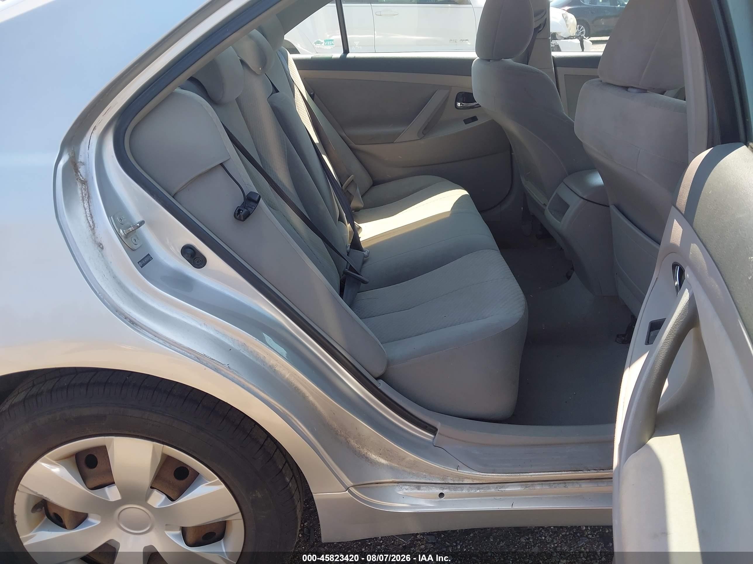 2009 Toyota Camry Le Silver vin: 4T4BE46KX9R087844