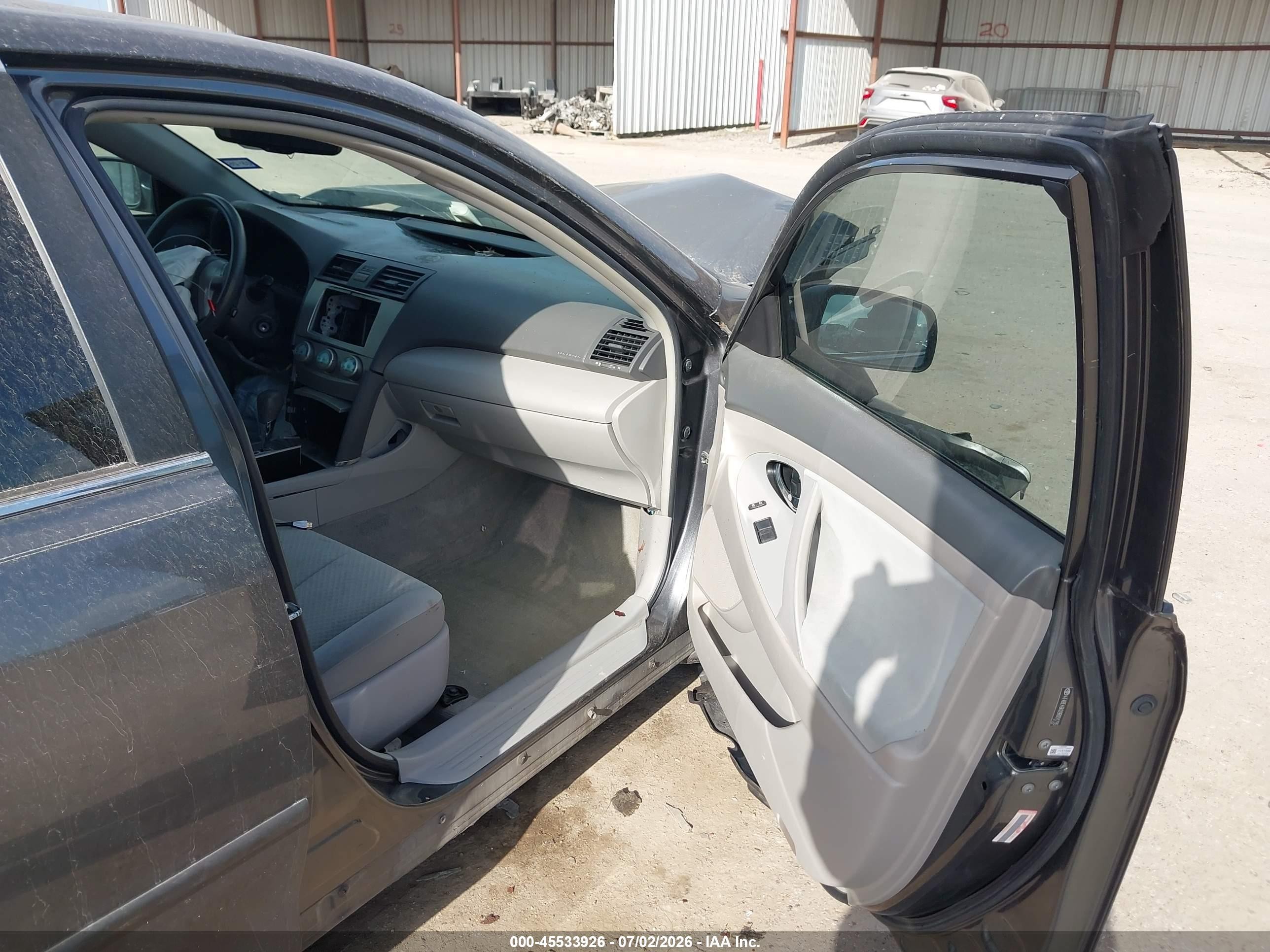 2009 Toyota Camry Le Gray vin: 4T4BE46KX9R091795