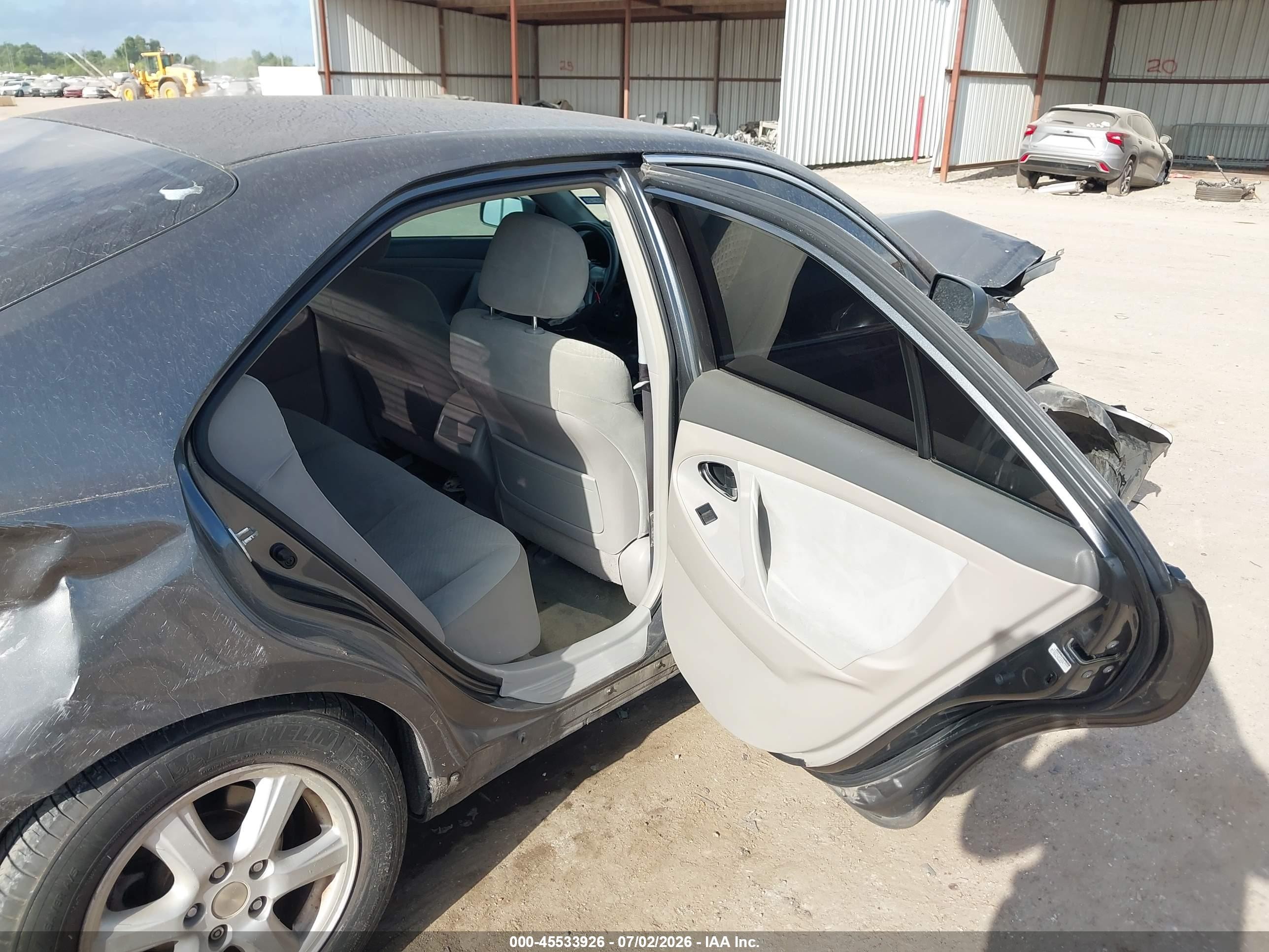 2009 Toyota Camry Le Gray vin: 4T4BE46KX9R091795