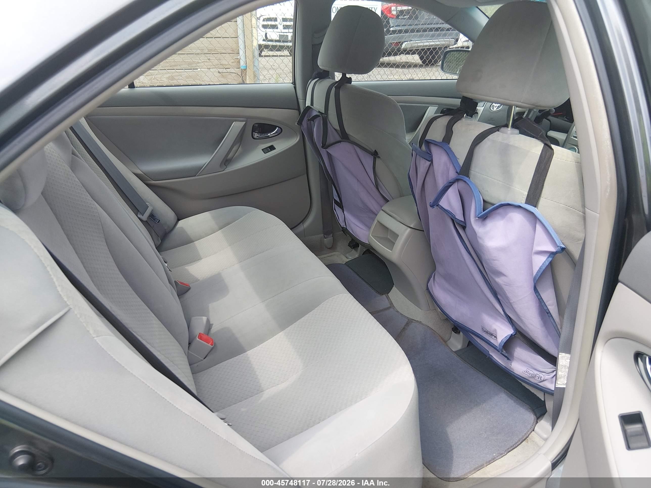 2009 Toyota Camry Le Gray vin: 4T4BE46KX9R112029
