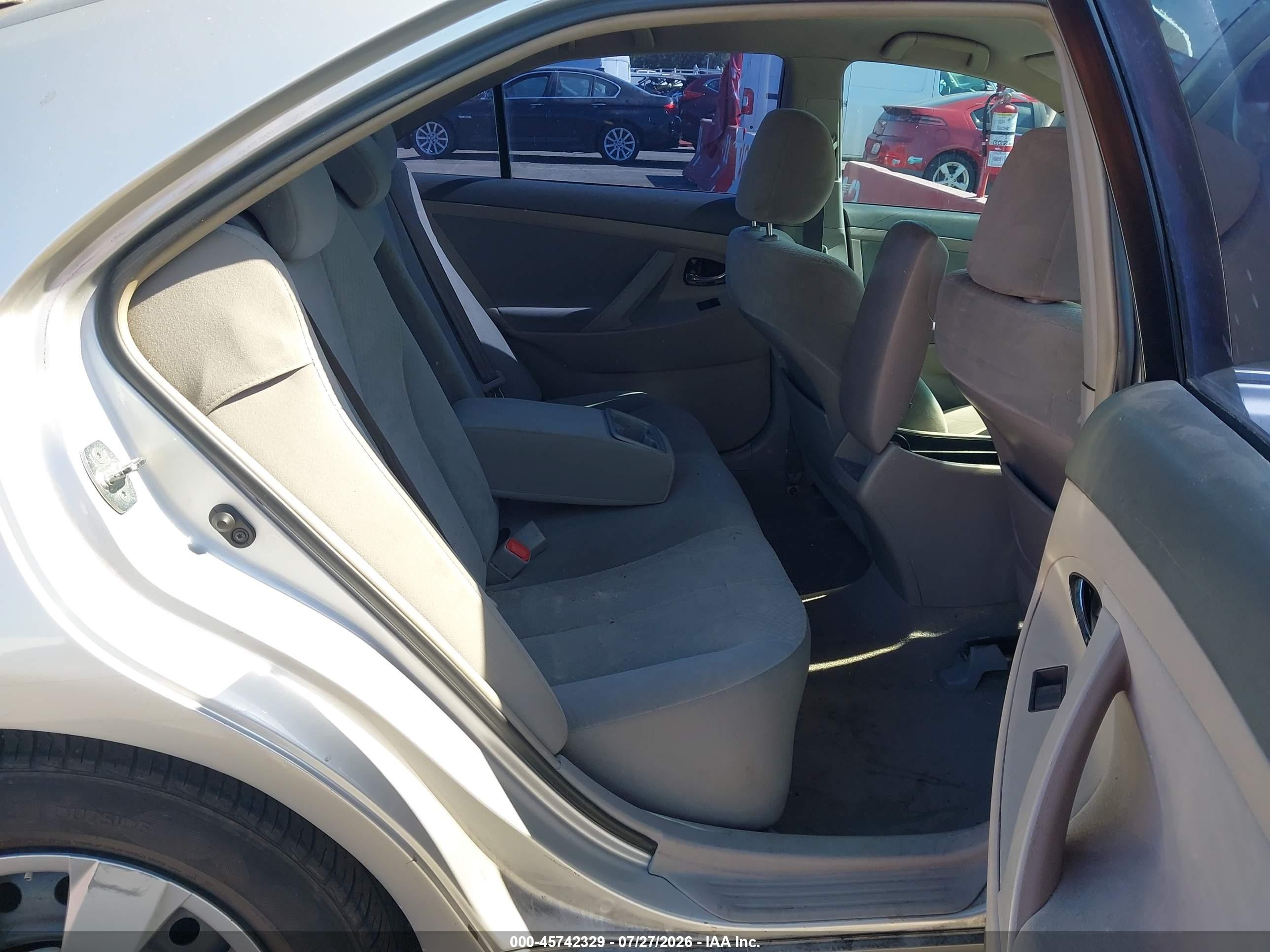 2009 Toyota Camry Le Серебряный vin: 4T4BE46KX9R126030