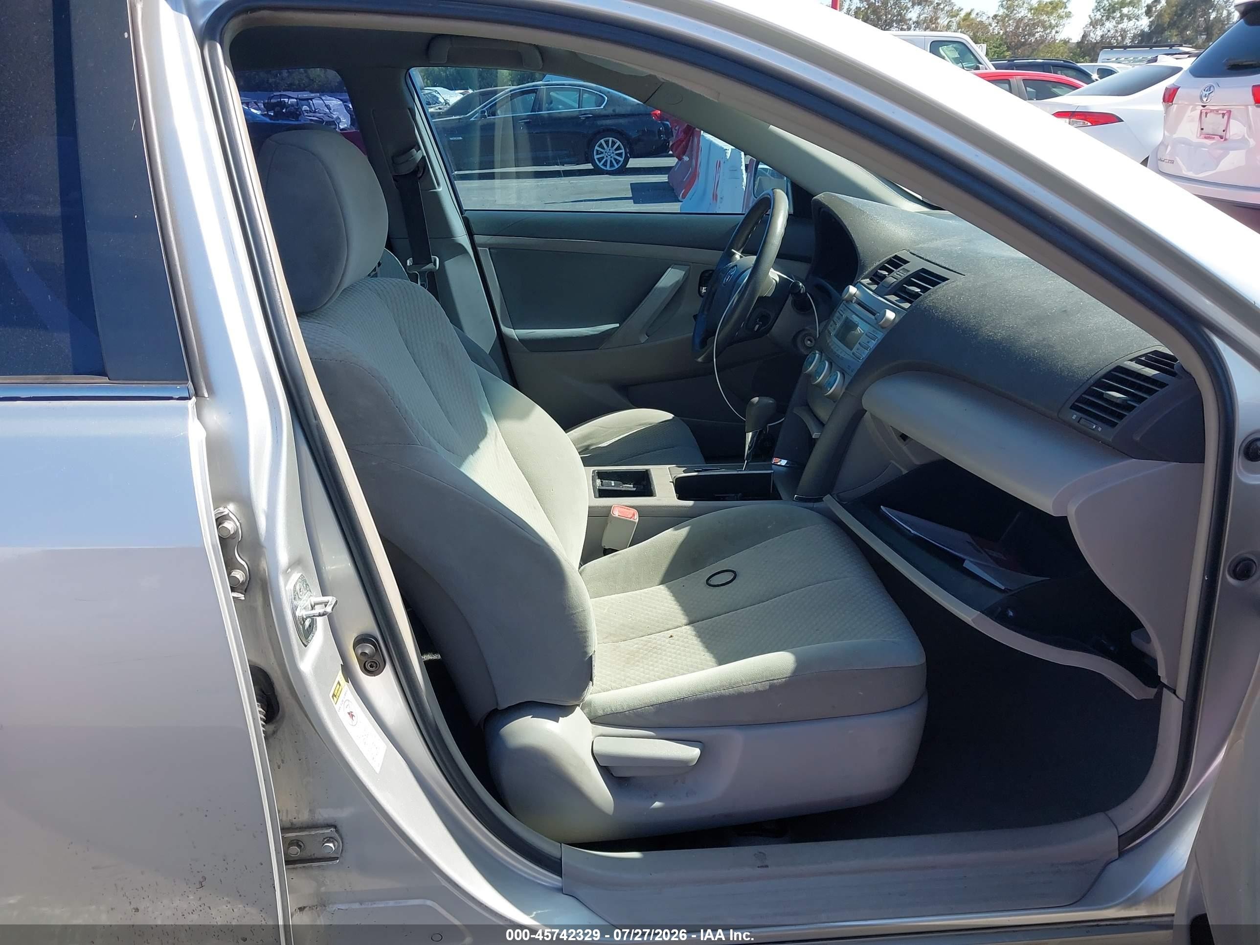 2009 Toyota Camry Le Серебряный vin: 4T4BE46KX9R126030