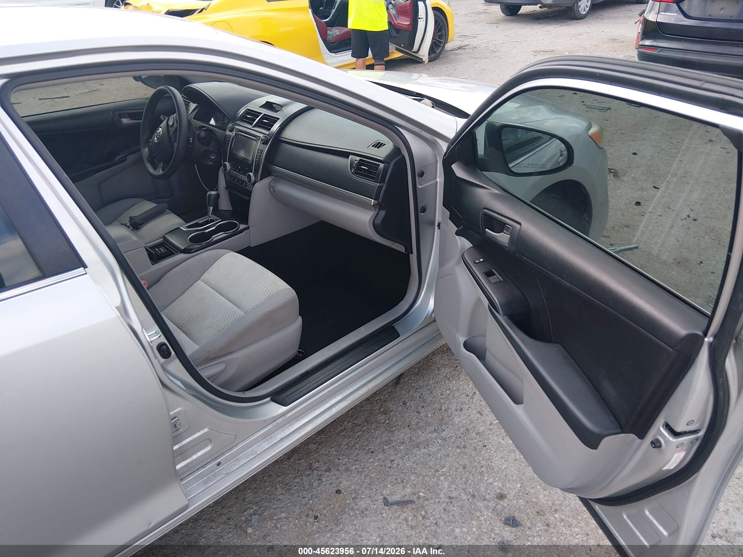 2012 Toyota Camry Le Silver vin: 4T4BF1FK0CR166085