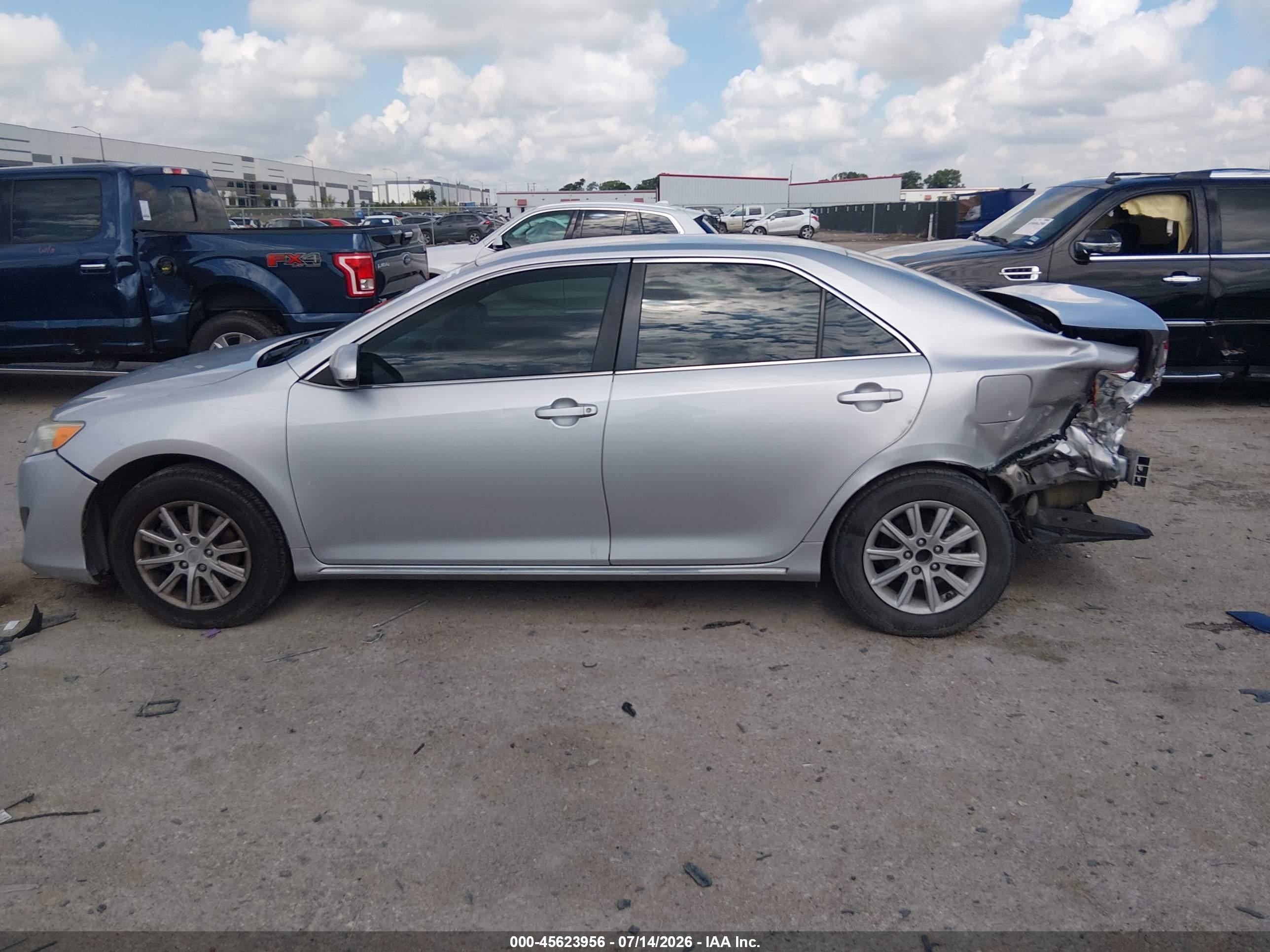 2012 Toyota Camry Le Silver vin: 4T4BF1FK0CR166085