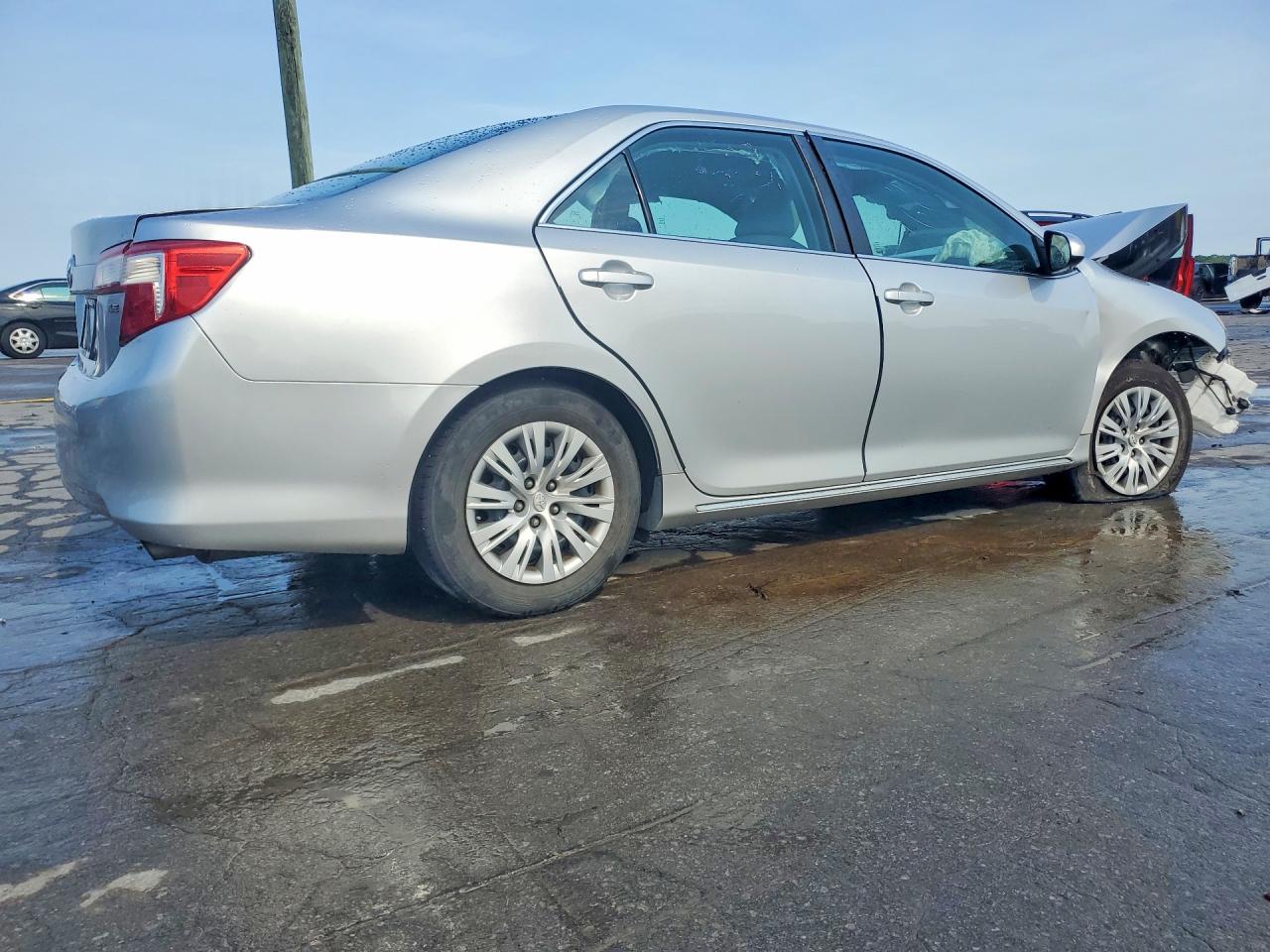2012 Toyota Camry Le Silver vin: 4T4BF1FK0CR193352