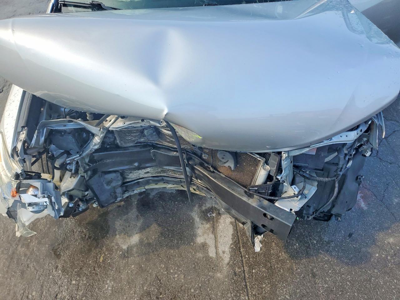 2012 Toyota Camry Le Silver vin: 4T4BF1FK0CR193352