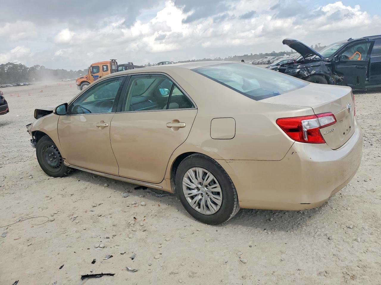 2012 Toyota Camry Le Gold vin: 4T4BF1FK0CR203281