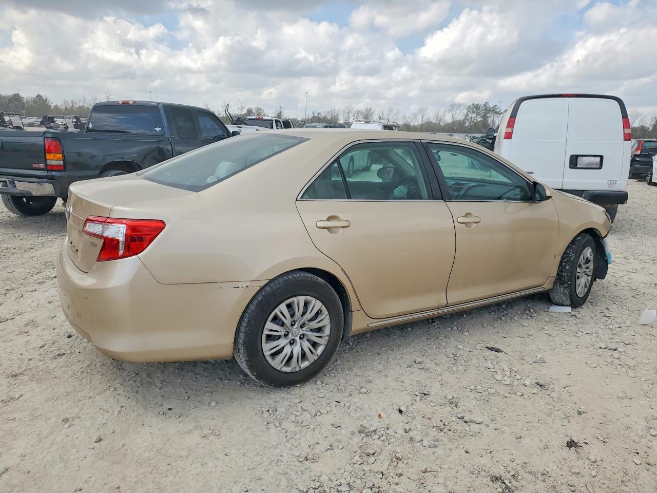 2012 Toyota Camry Le Gold vin: 4T4BF1FK0CR203281
