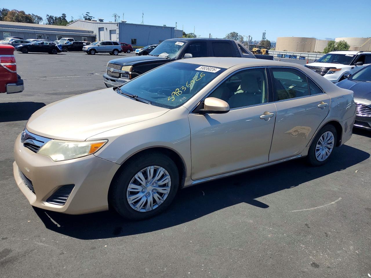 2012 Toyota Camry Le Gold vin: 4T4BF1FK0CR251668