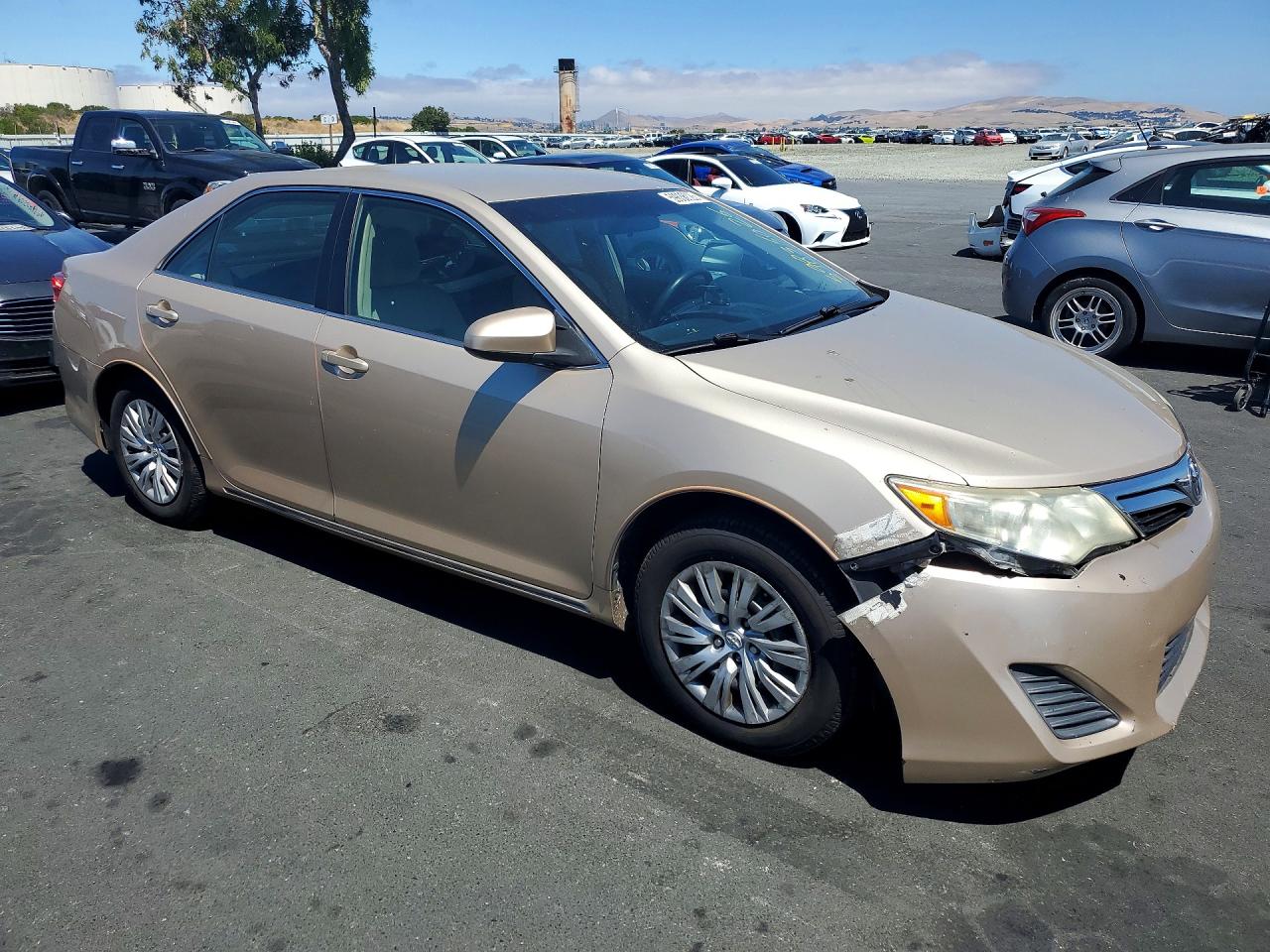2012 Toyota Camry Le Gold vin: 4T4BF1FK0CR251668