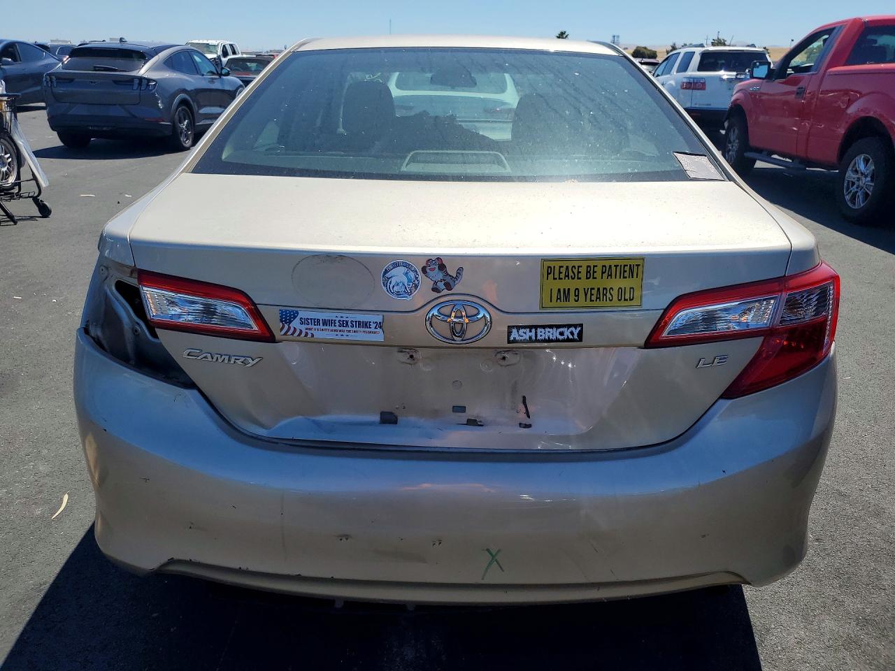 2012 Toyota Camry Le Gold vin: 4T4BF1FK0CR251668