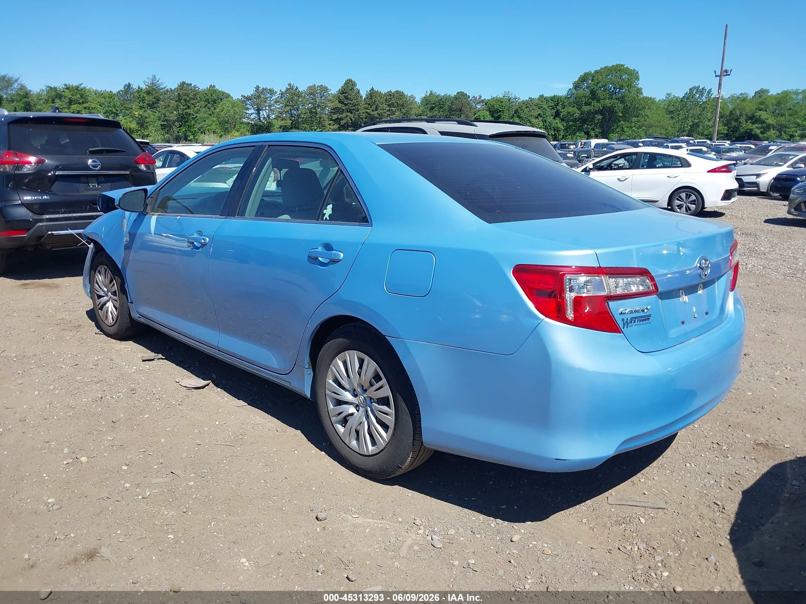 2012 Toyota Camry Le Blue vin: 4T4BF1FK0CR260693
