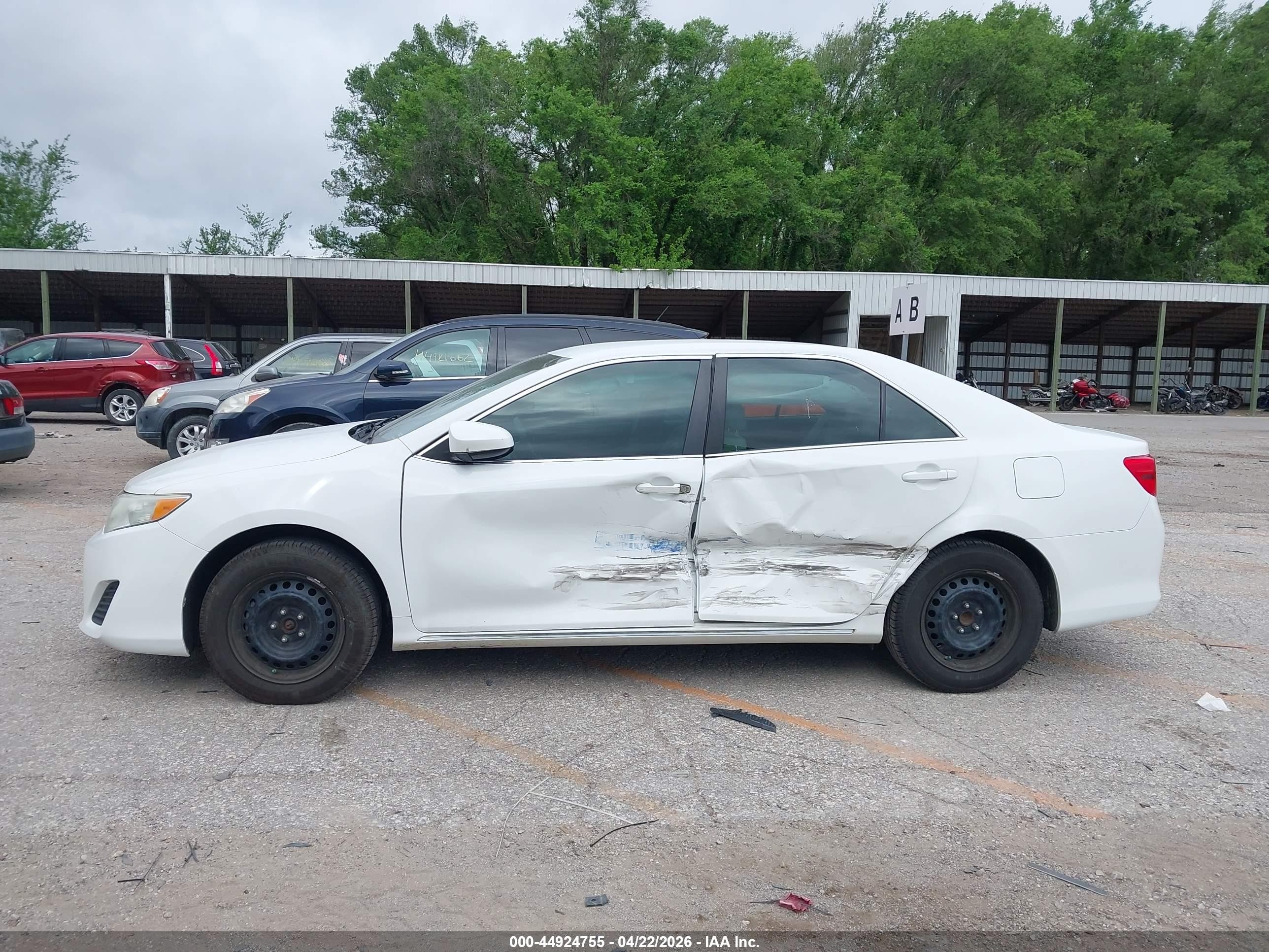 2013 Toyota Camry Le White vin: 4T4BF1FK0DR292223