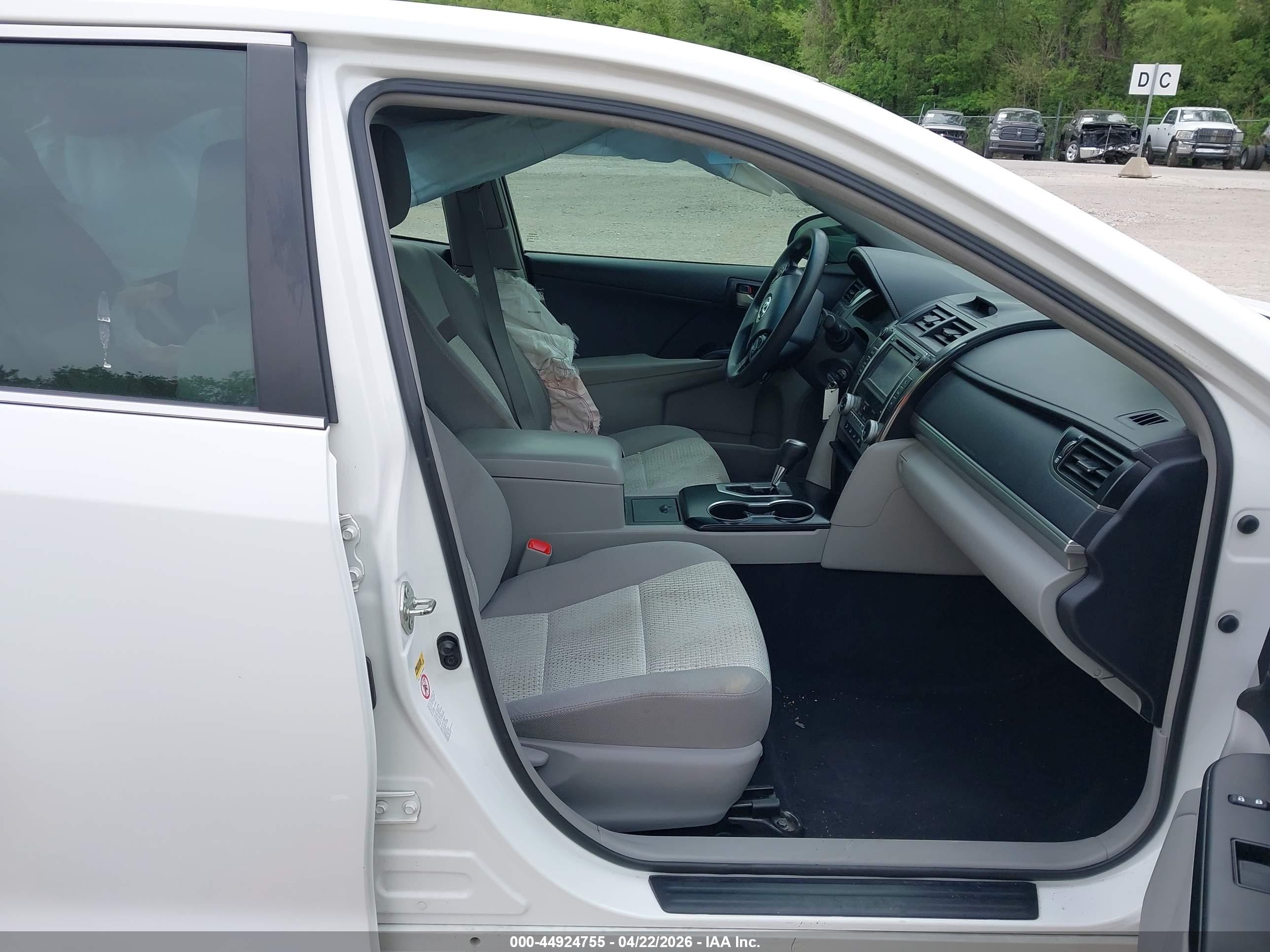 2013 Toyota Camry Le White vin: 4T4BF1FK0DR292223