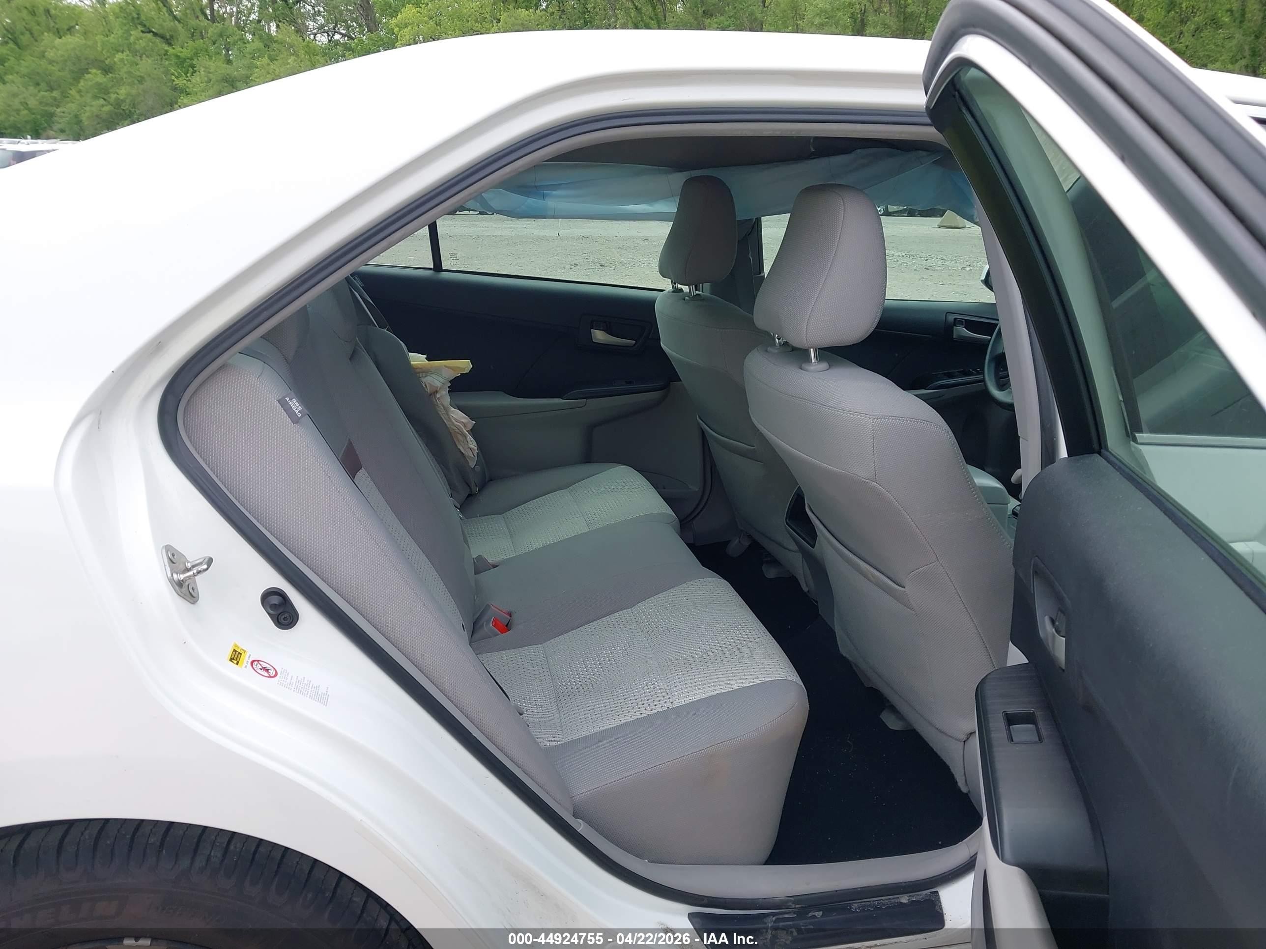 2013 Toyota Camry Le White vin: 4T4BF1FK0DR292223