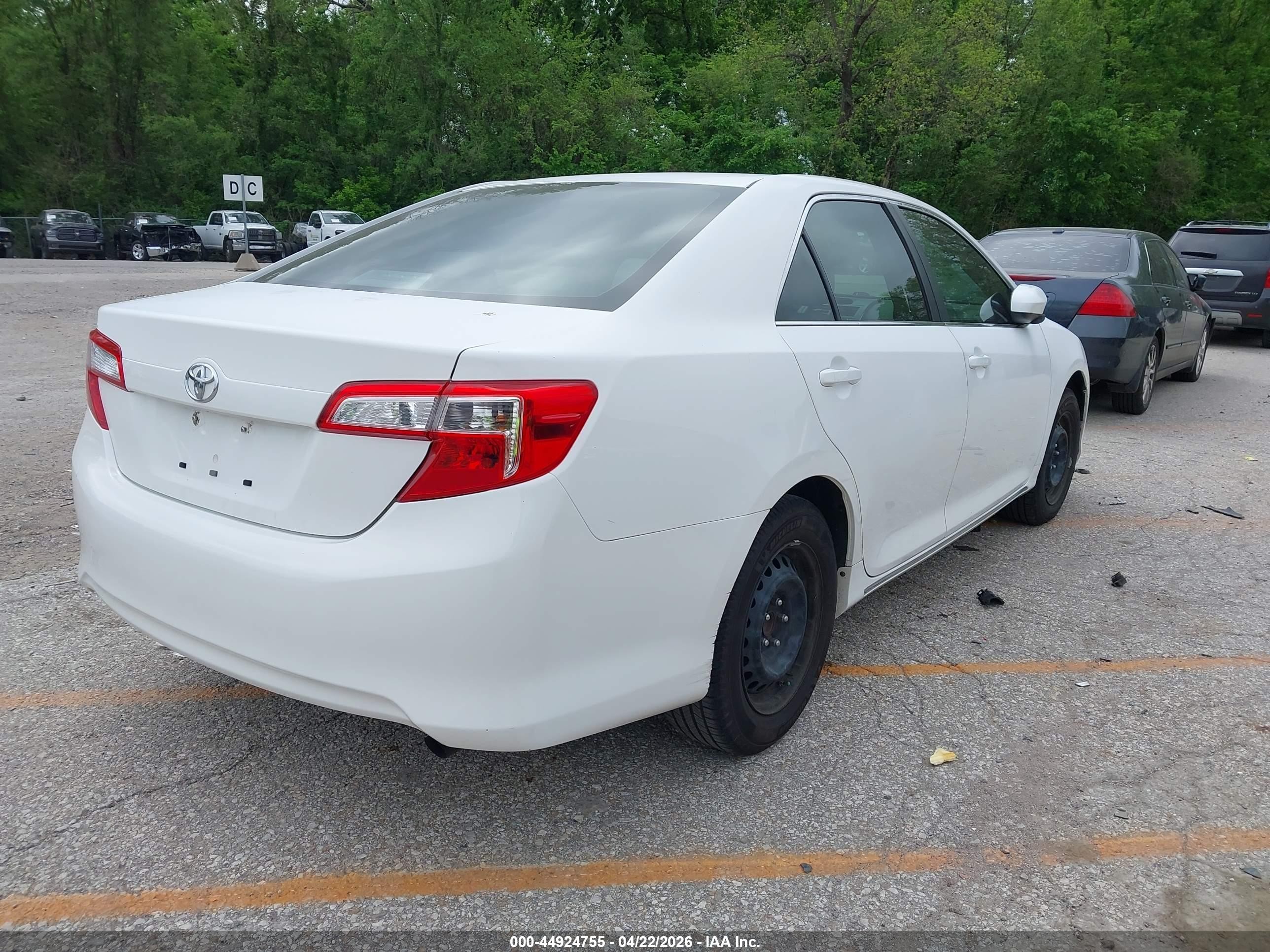 2013 Toyota Camry Le White vin: 4T4BF1FK0DR292223