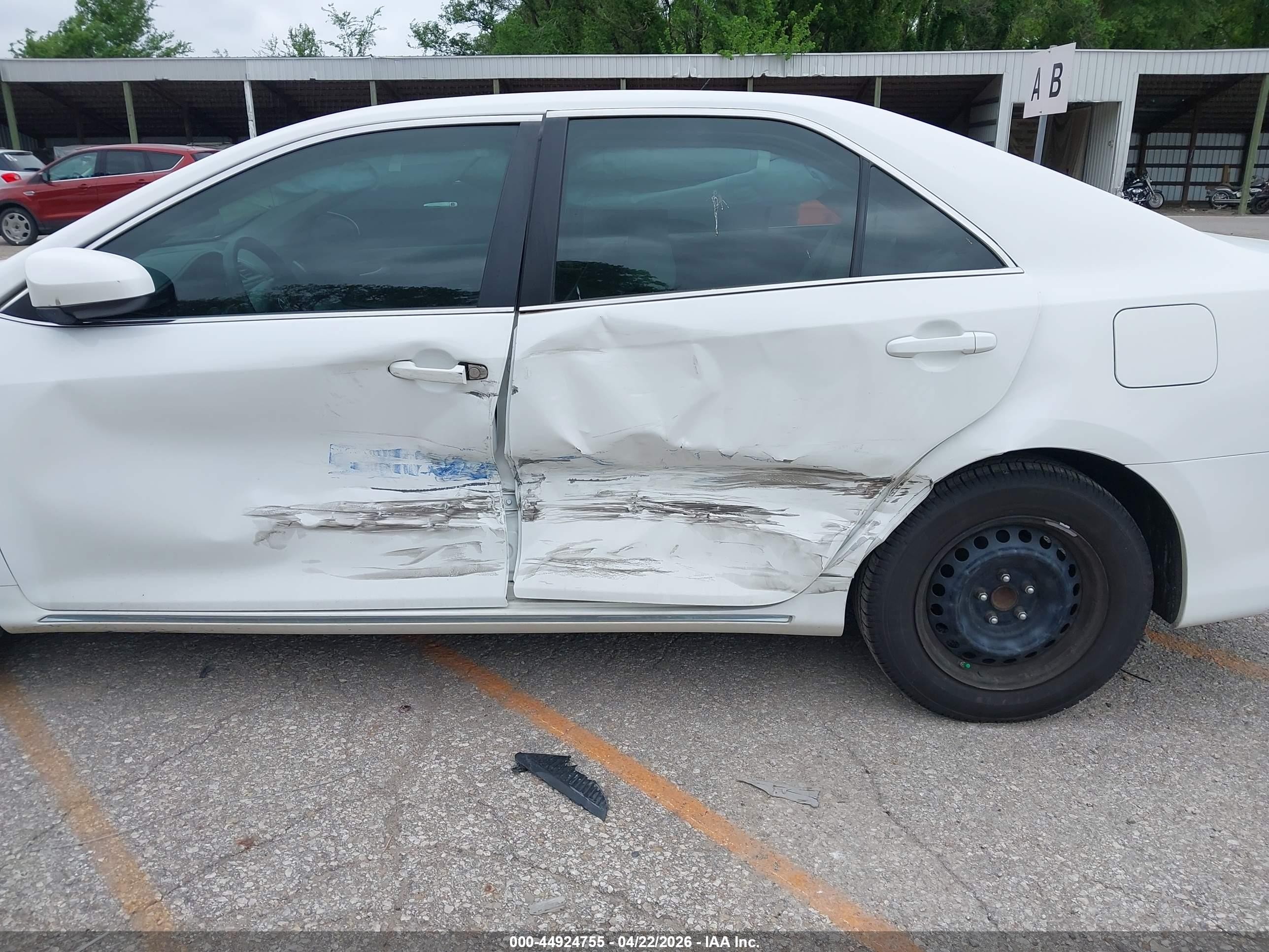 2013 Toyota Camry Le White vin: 4T4BF1FK0DR292223