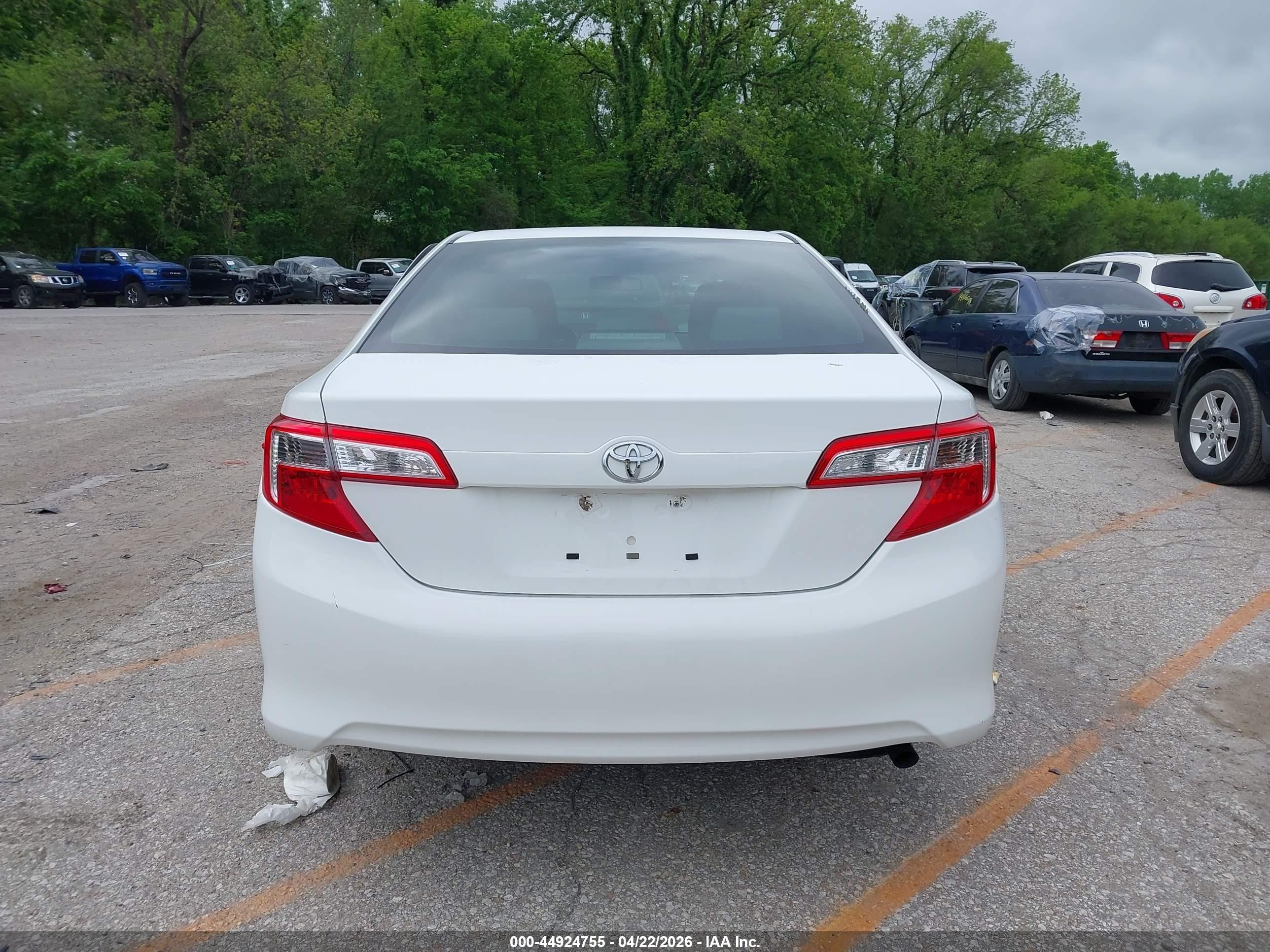 2013 Toyota Camry Le White vin: 4T4BF1FK0DR292223