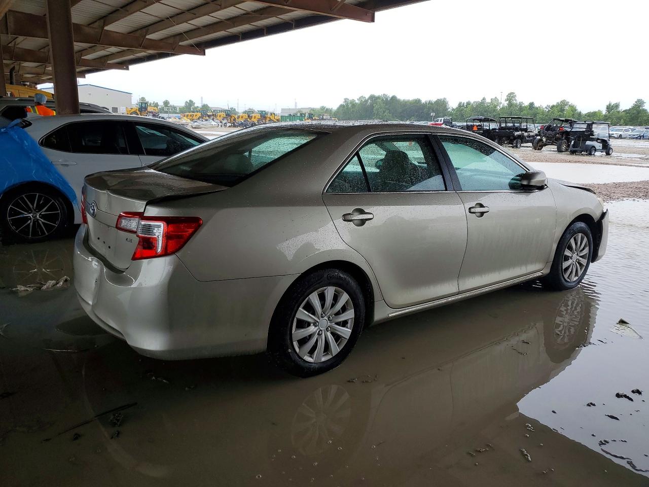 2013 Toyota Camry Le Gold vin: 4T4BF1FK0DR327214