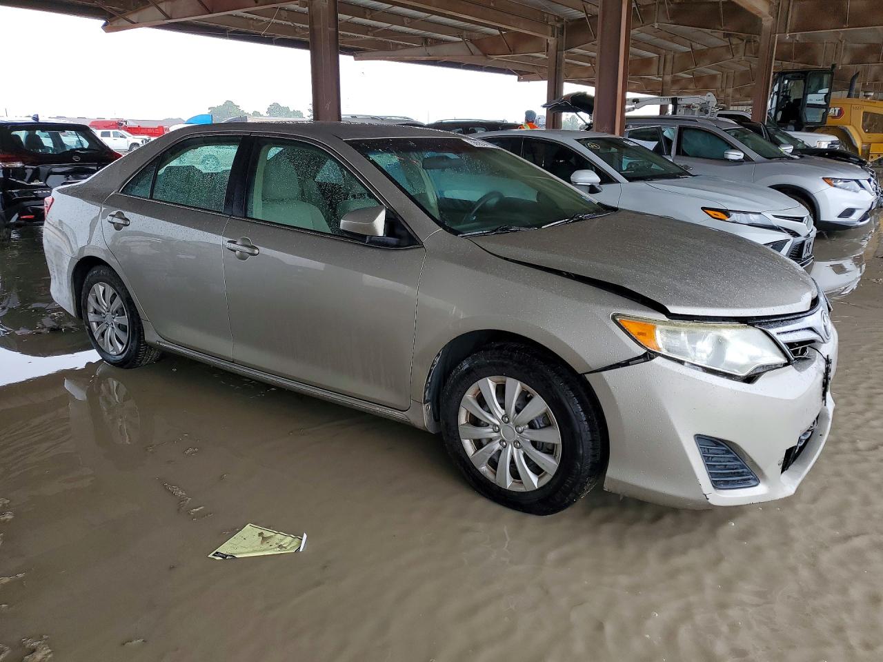 2013 Toyota Camry Le Gold vin: 4T4BF1FK0DR327214