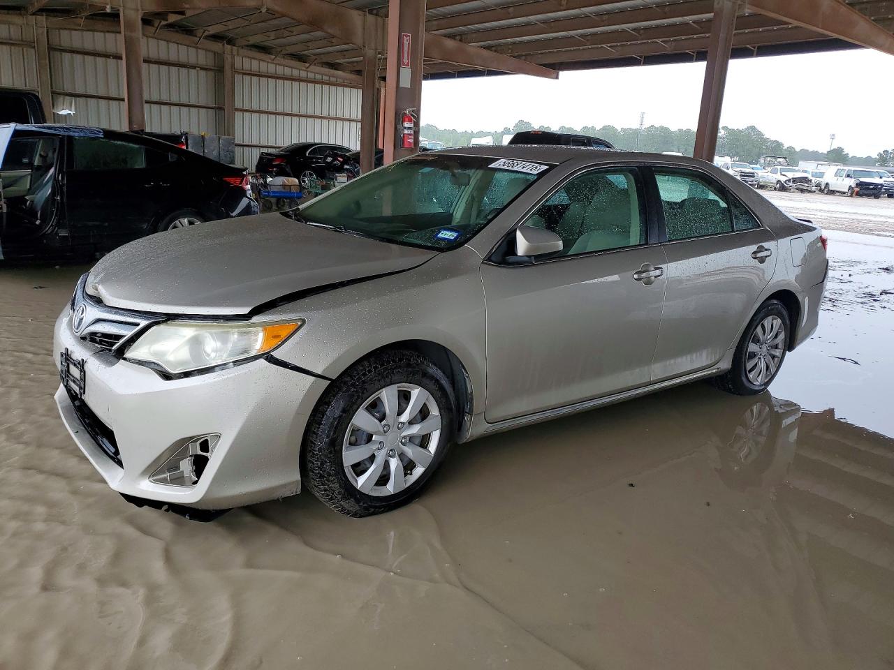 2013 Toyota Camry Le Gold vin: 4T4BF1FK0DR327214