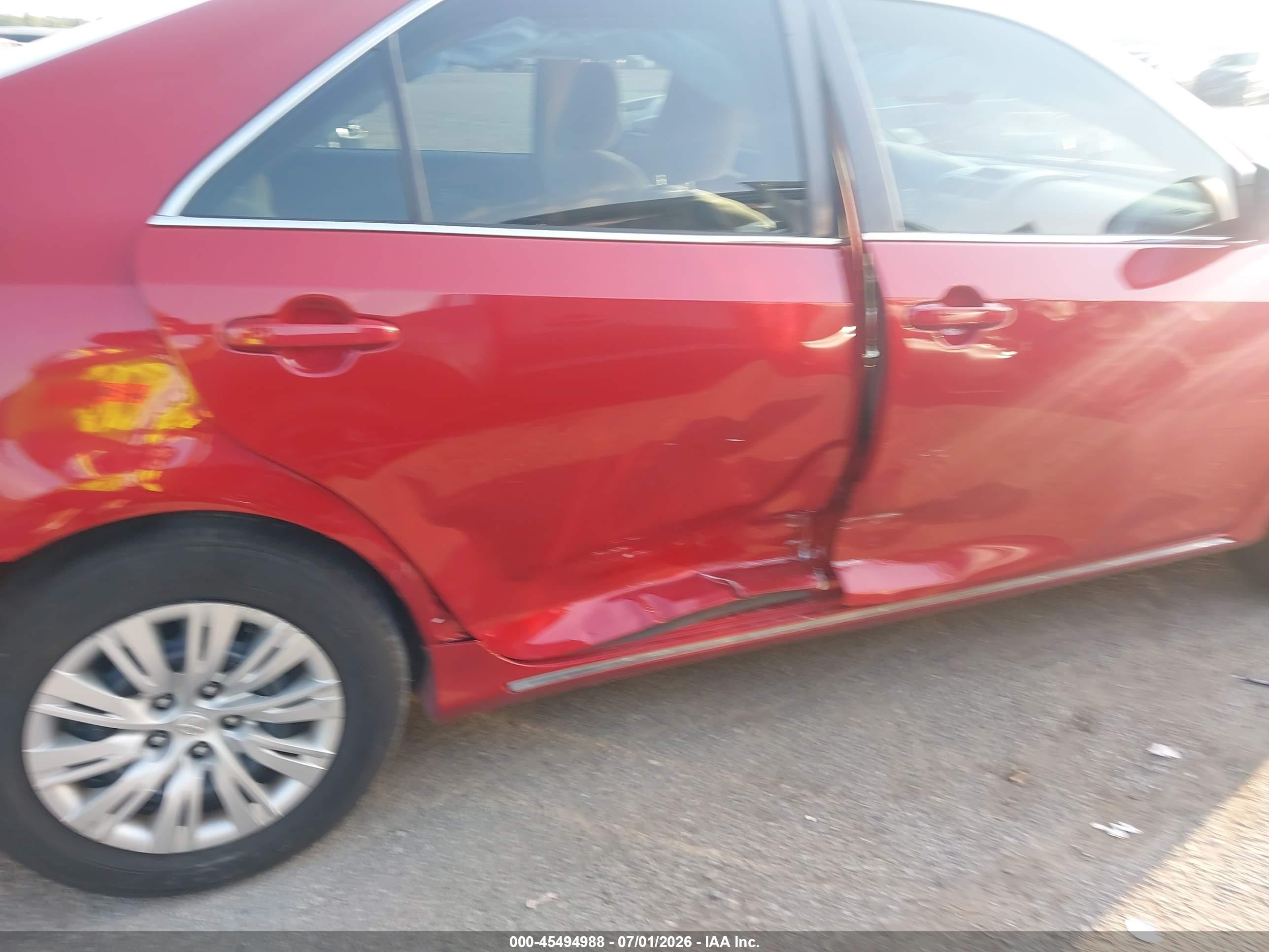 2013 Toyota Camry Le Red vin: 4T4BF1FK0DR331117