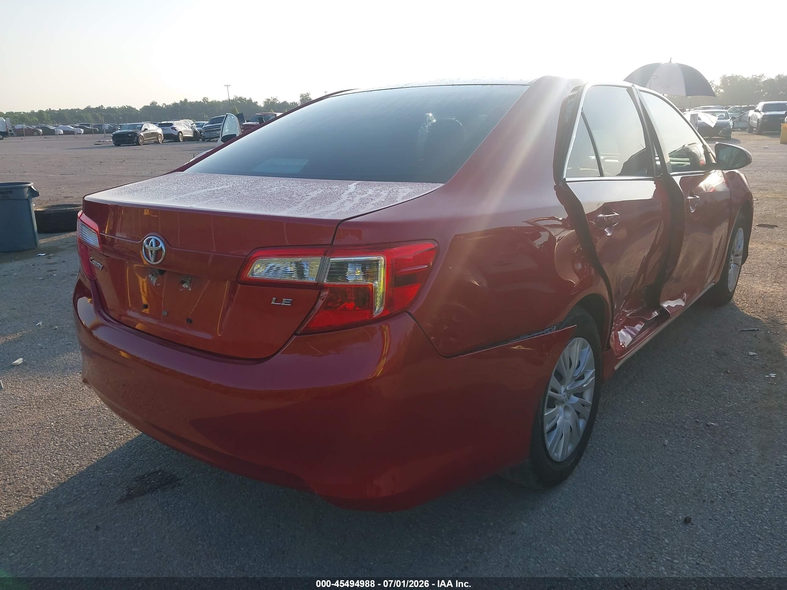 2013 Toyota Camry Le Red vin: 4T4BF1FK0DR331117