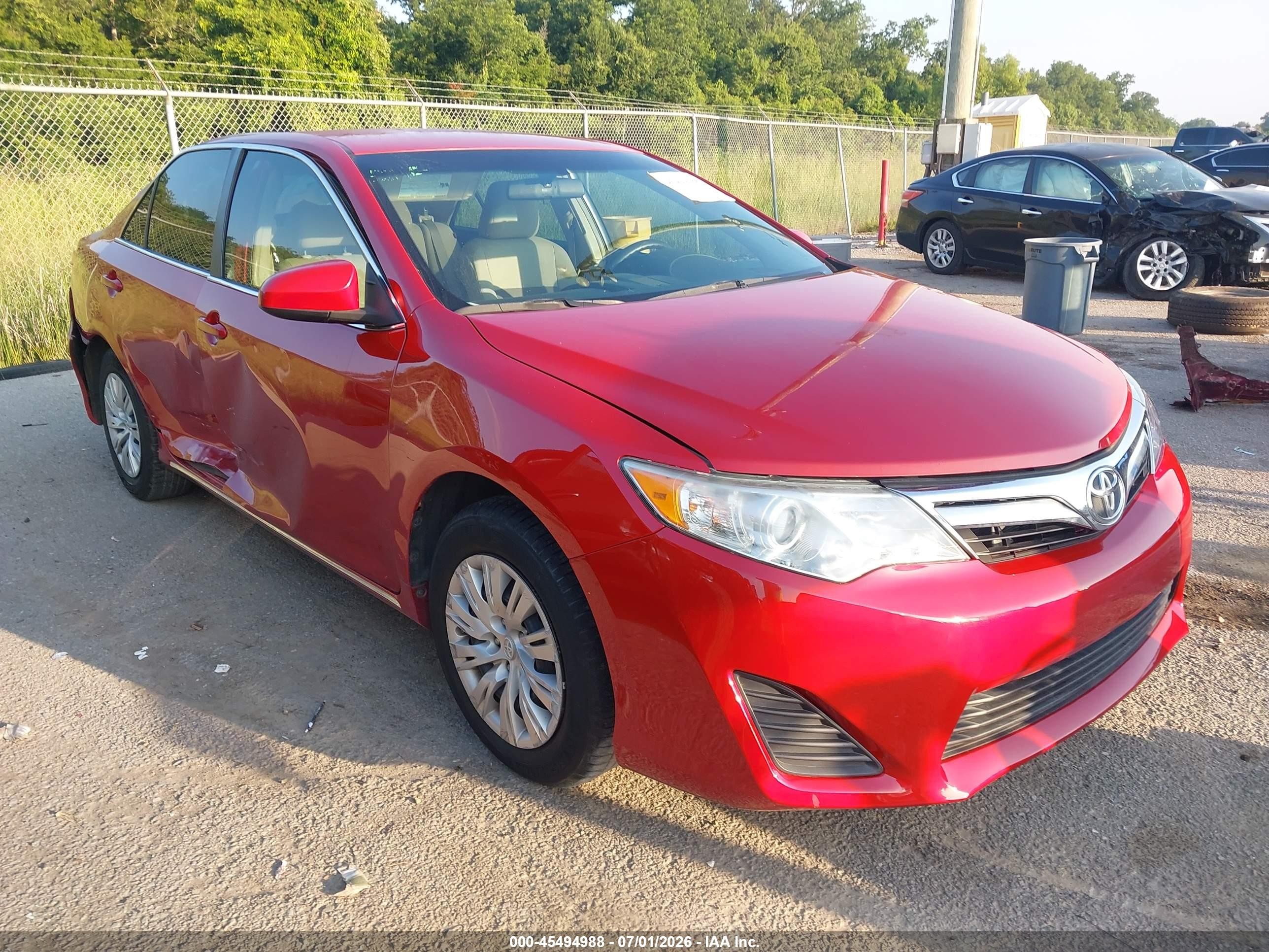 2013 Toyota Camry Le Red vin: 4T4BF1FK0DR331117