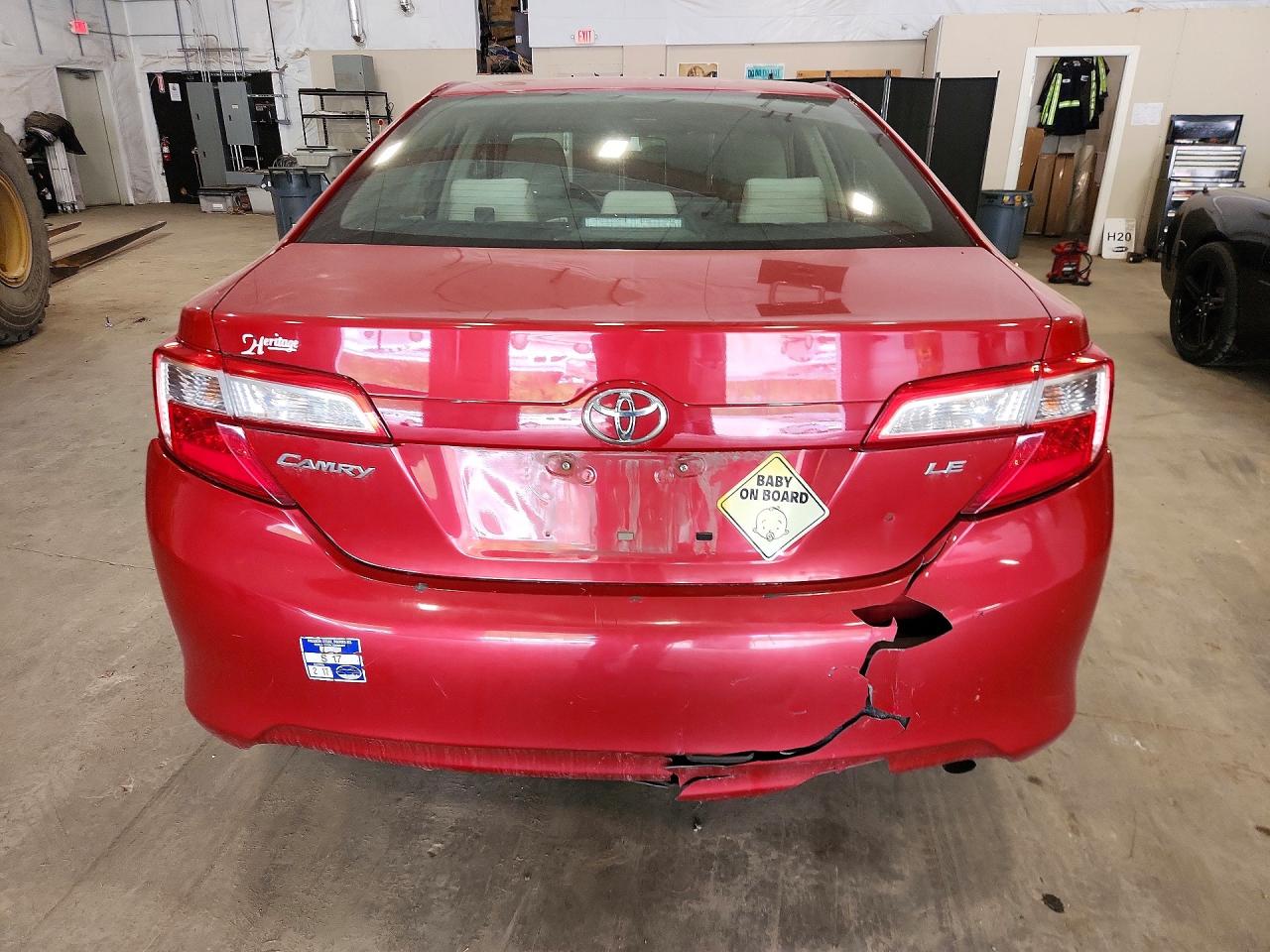 2014 Toyota Camry Le Red vin: 4T4BF1FK0ER343138