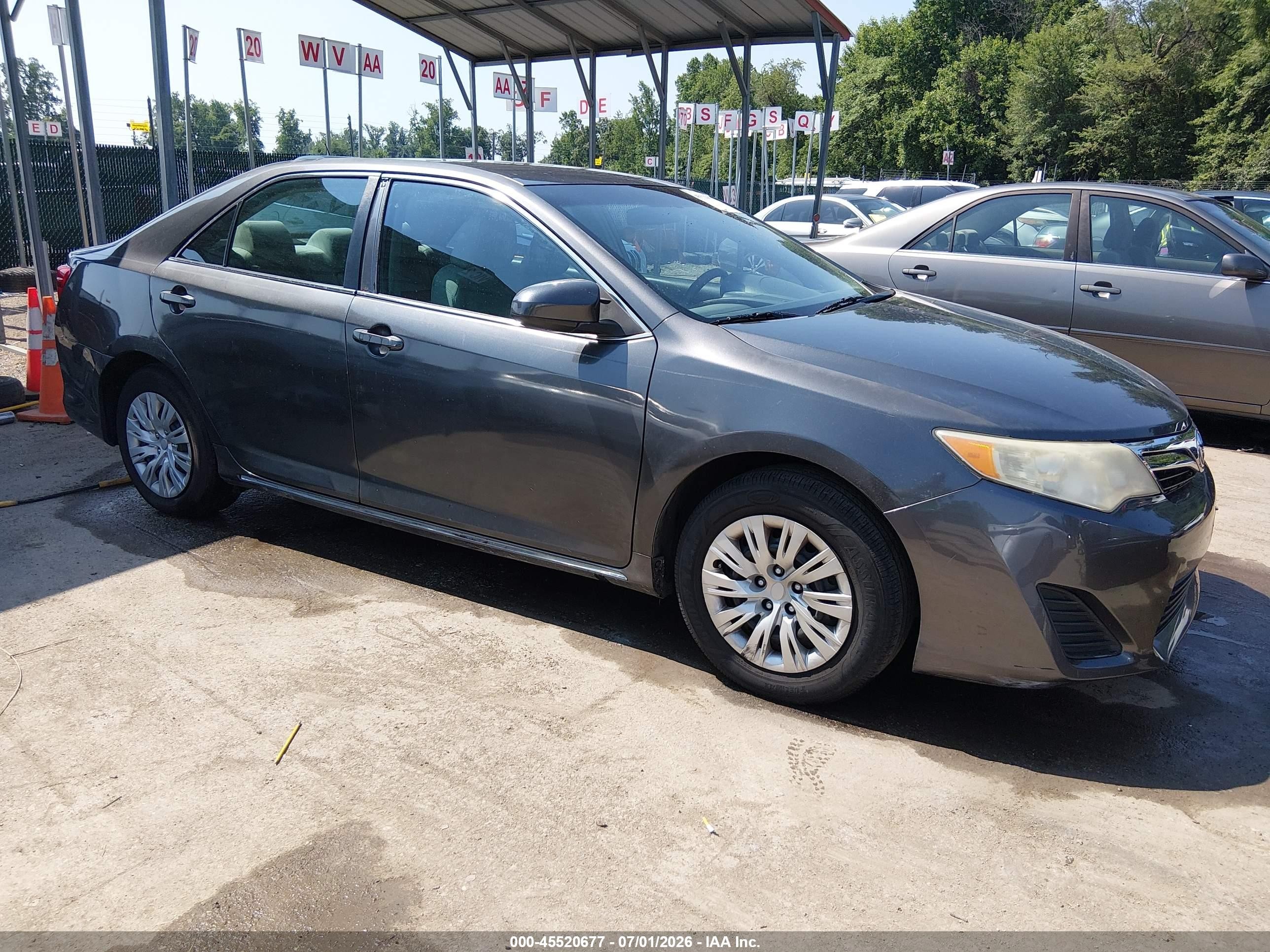 2014 Toyota Camry Le Gray vin: 4T4BF1FK0ER348145