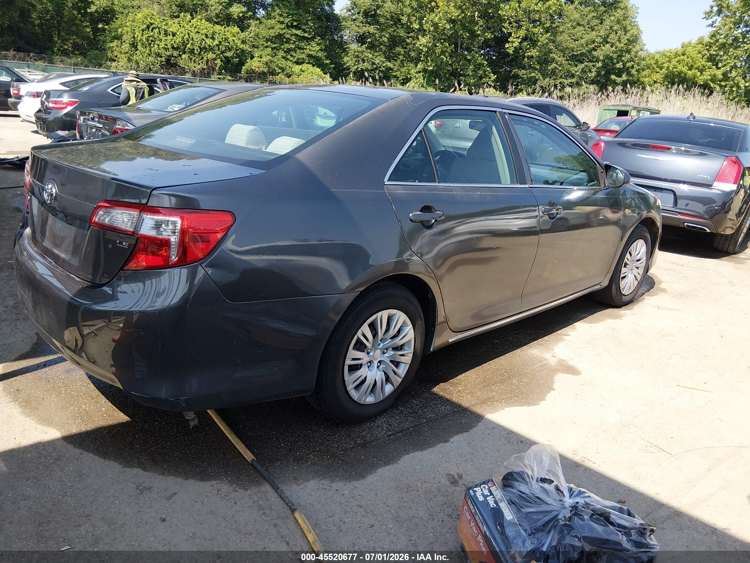 2014 Toyota Camry Le Gray vin: 4T4BF1FK0ER348145