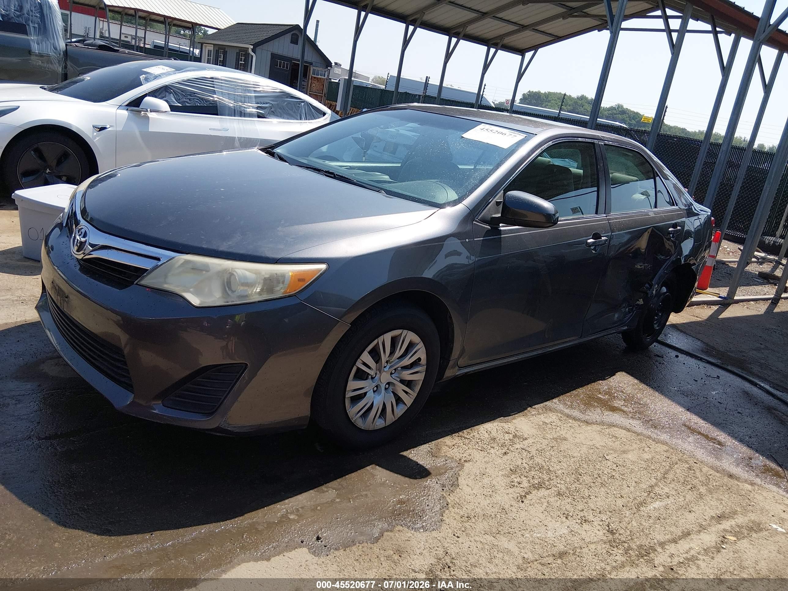 2014 Toyota Camry Le Gray vin: 4T4BF1FK0ER348145