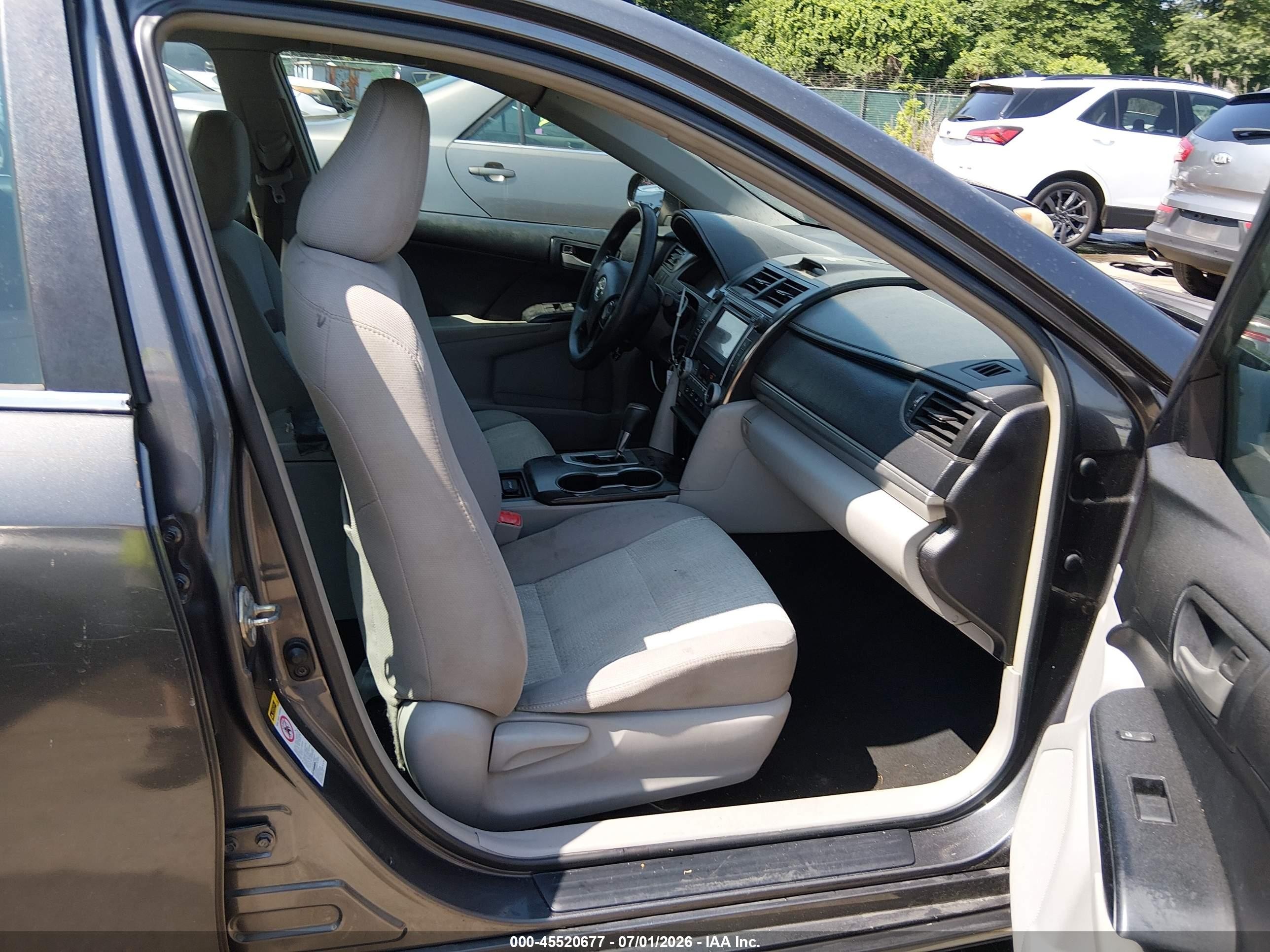 2014 Toyota Camry Le Gray vin: 4T4BF1FK0ER348145