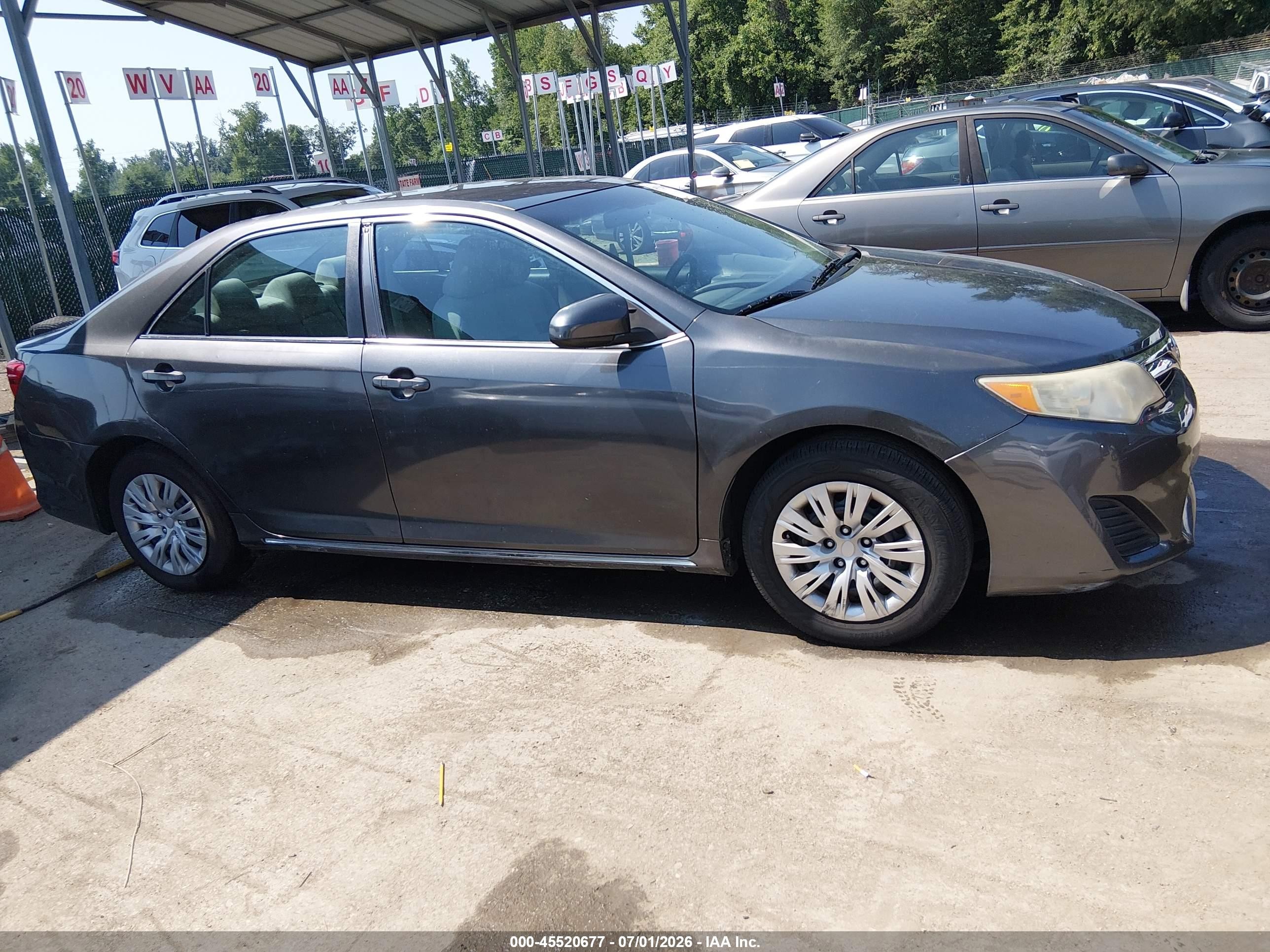 2014 Toyota Camry Le Gray vin: 4T4BF1FK0ER348145