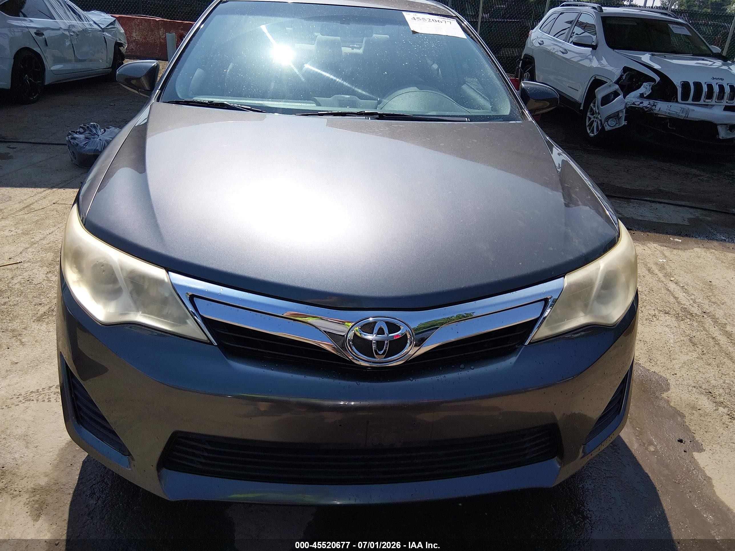 2014 Toyota Camry Le Gray vin: 4T4BF1FK0ER348145