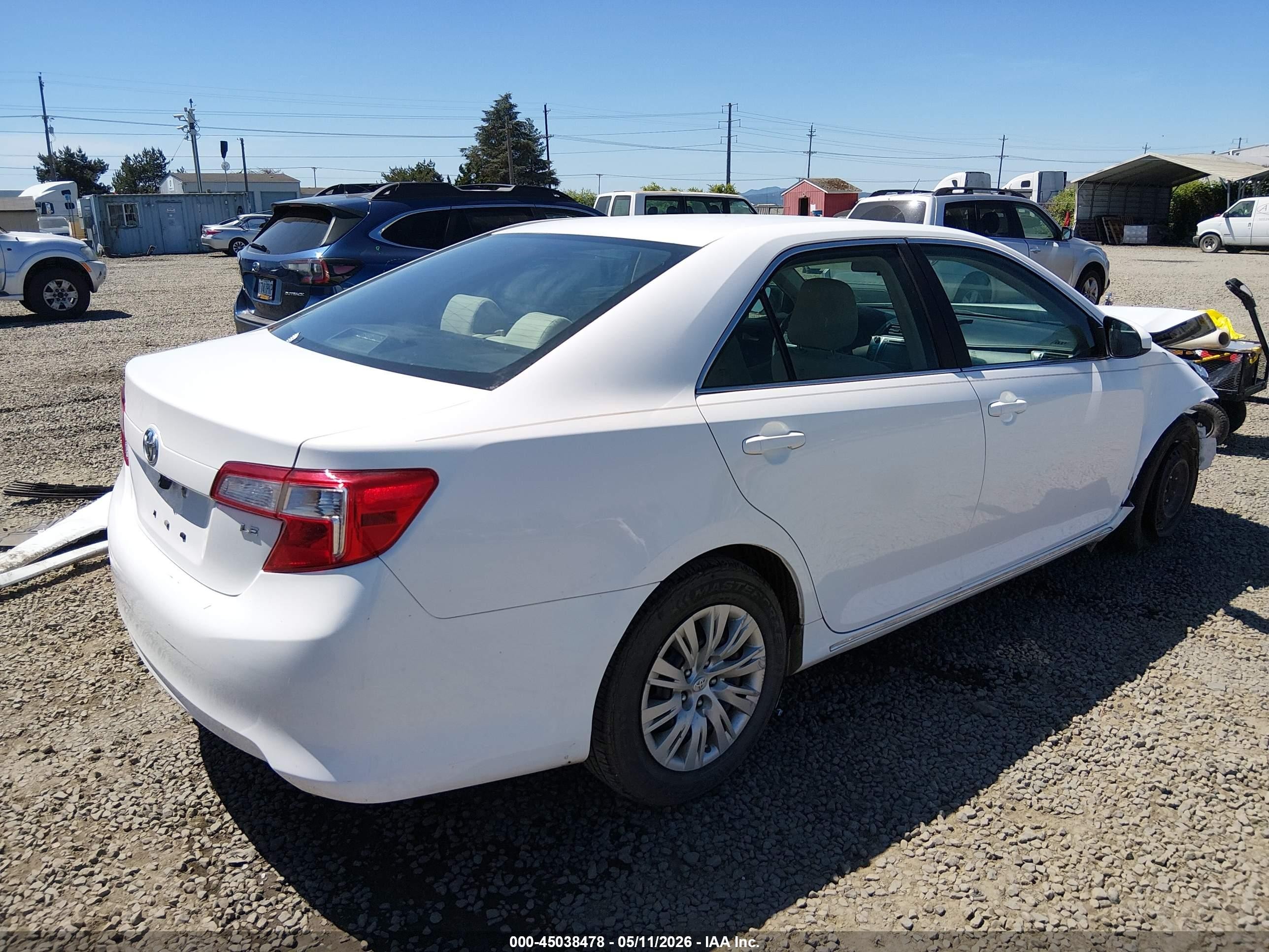 2014 Toyota Camry Le White vin: 4T4BF1FK0ER350879