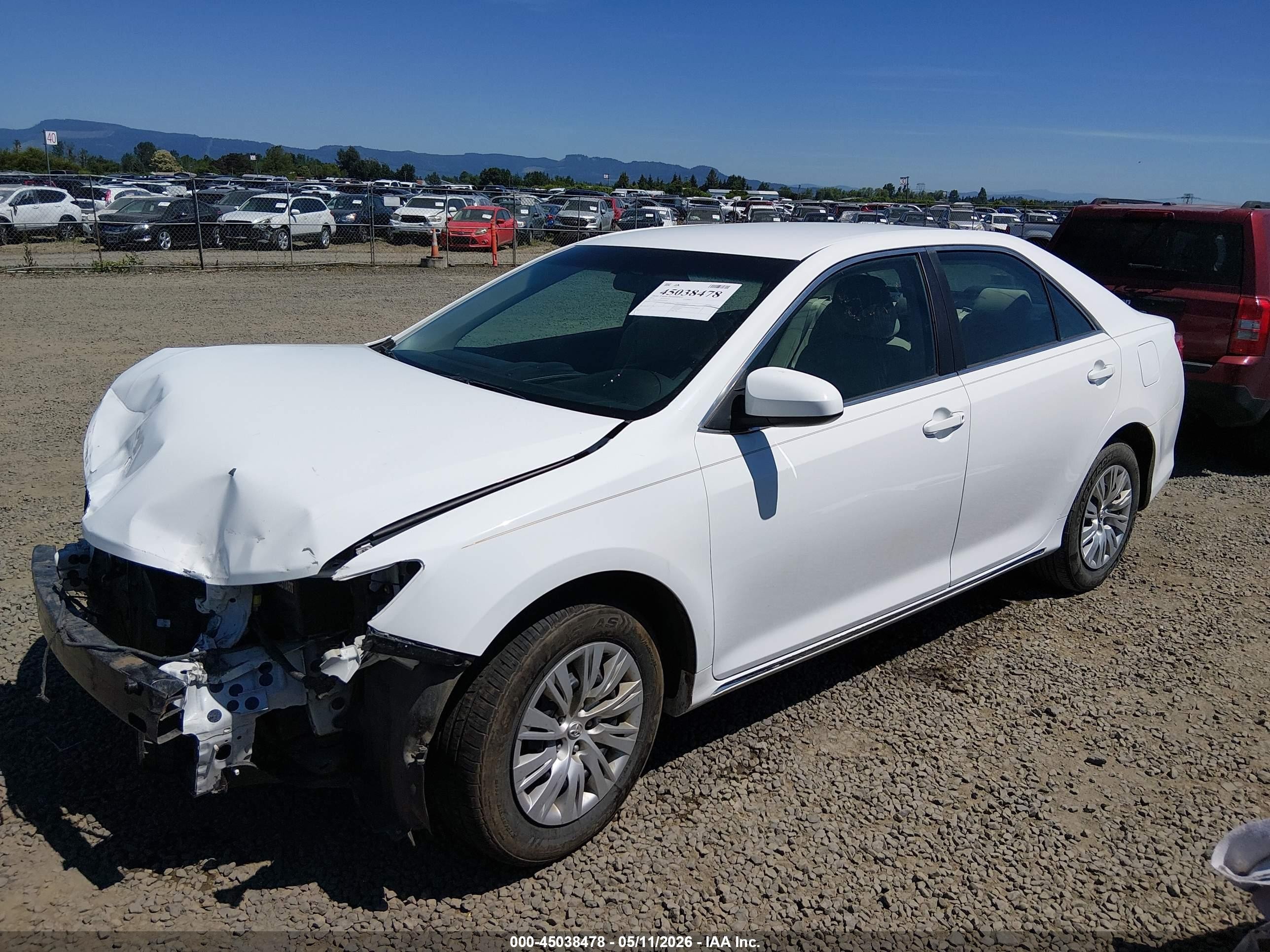 2014 Toyota Camry Le White vin: 4T4BF1FK0ER350879