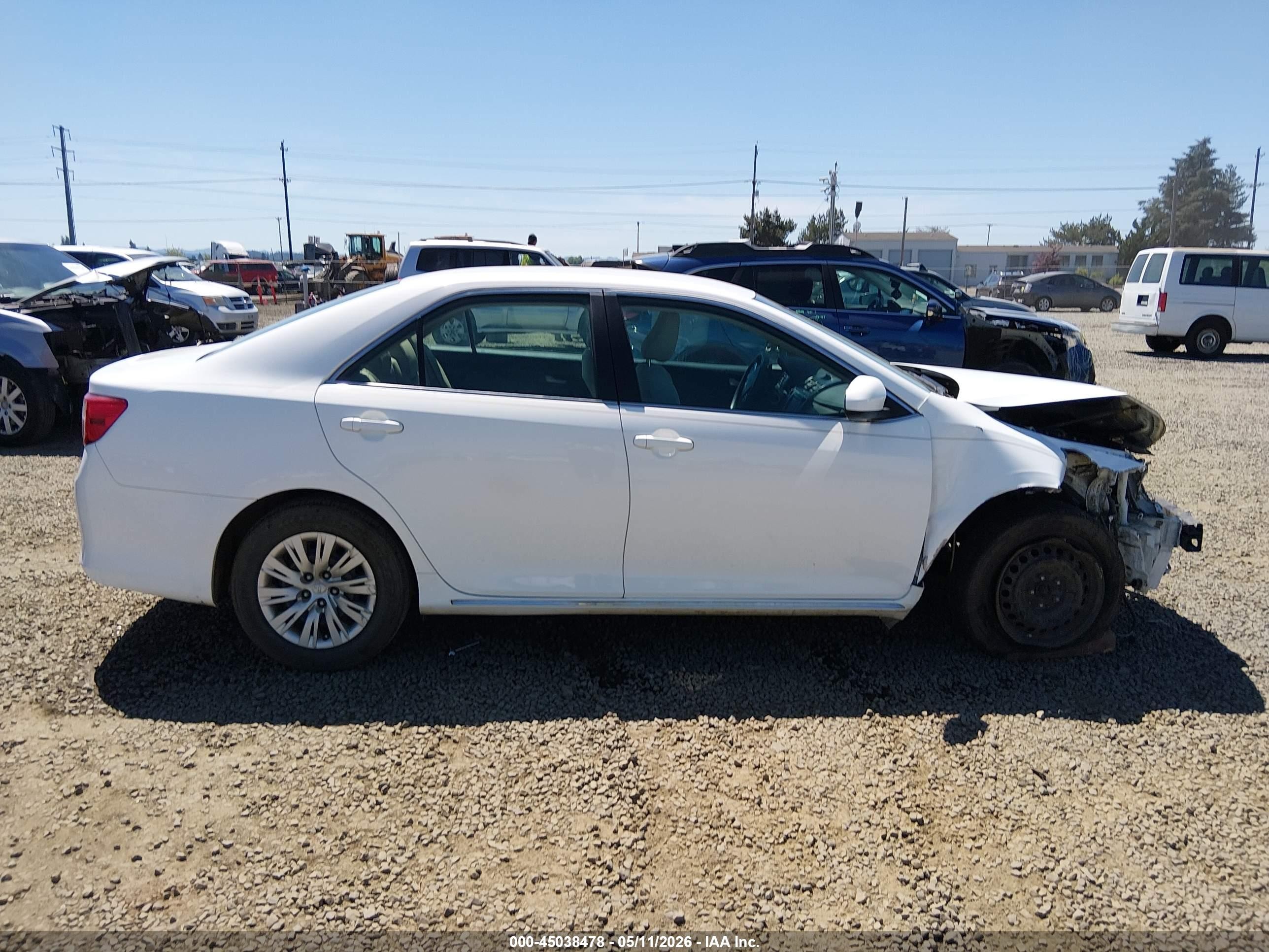 2014 Toyota Camry Le White vin: 4T4BF1FK0ER350879