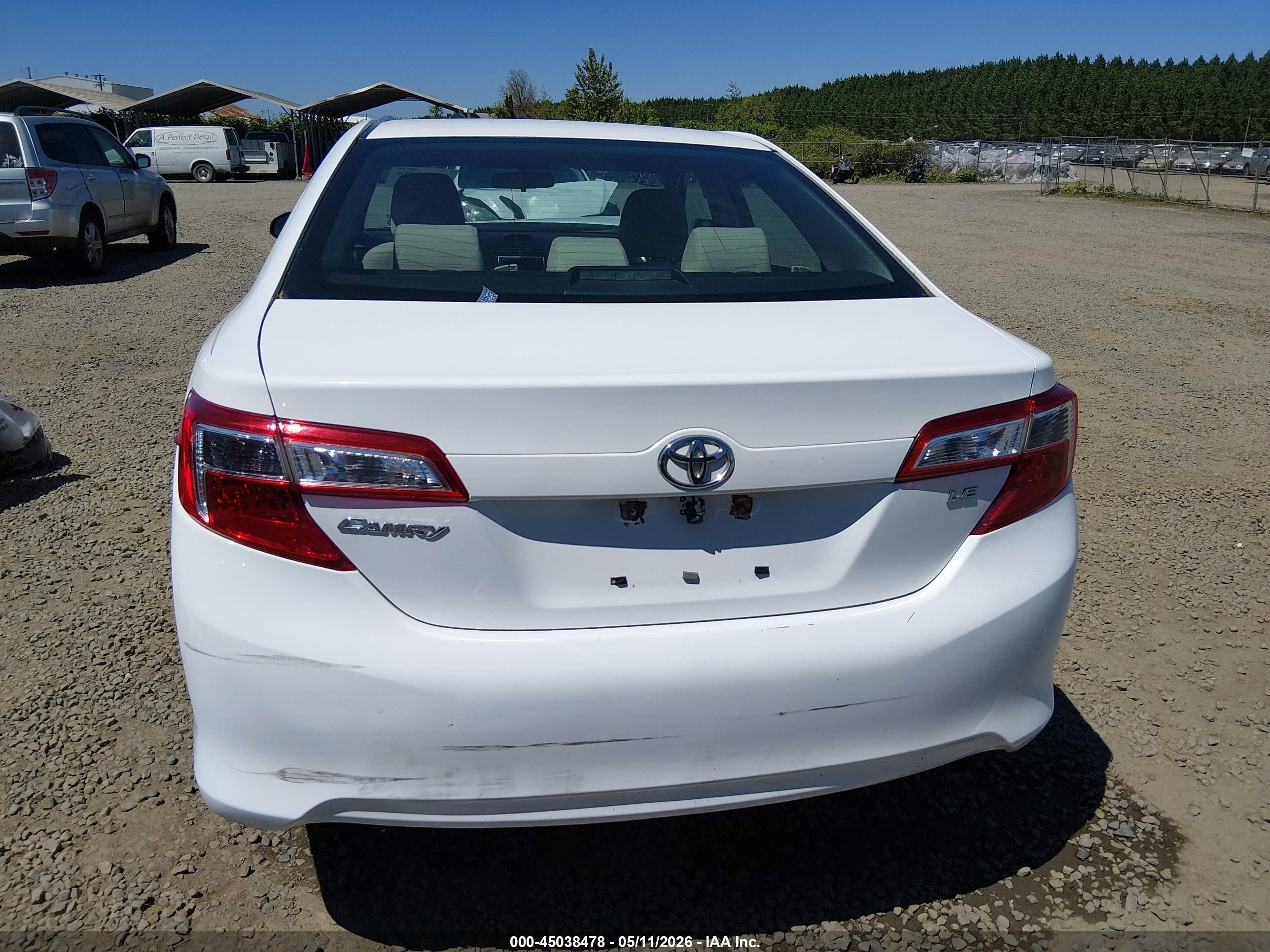 2014 Toyota Camry Le White vin: 4T4BF1FK0ER350879